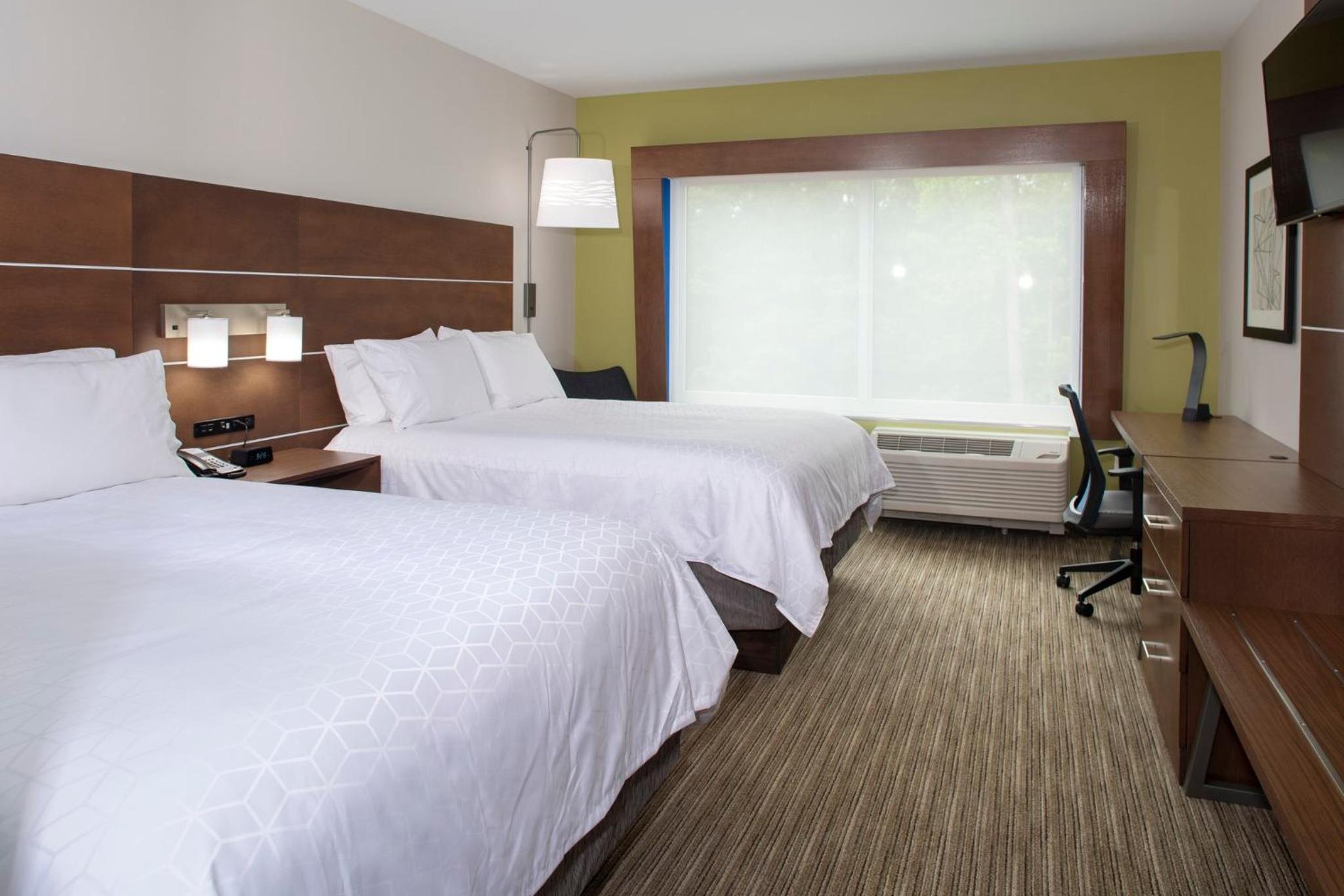 Queen Room with Two Queen Beds - Hearing Accessible/Non-Smoking photo 1