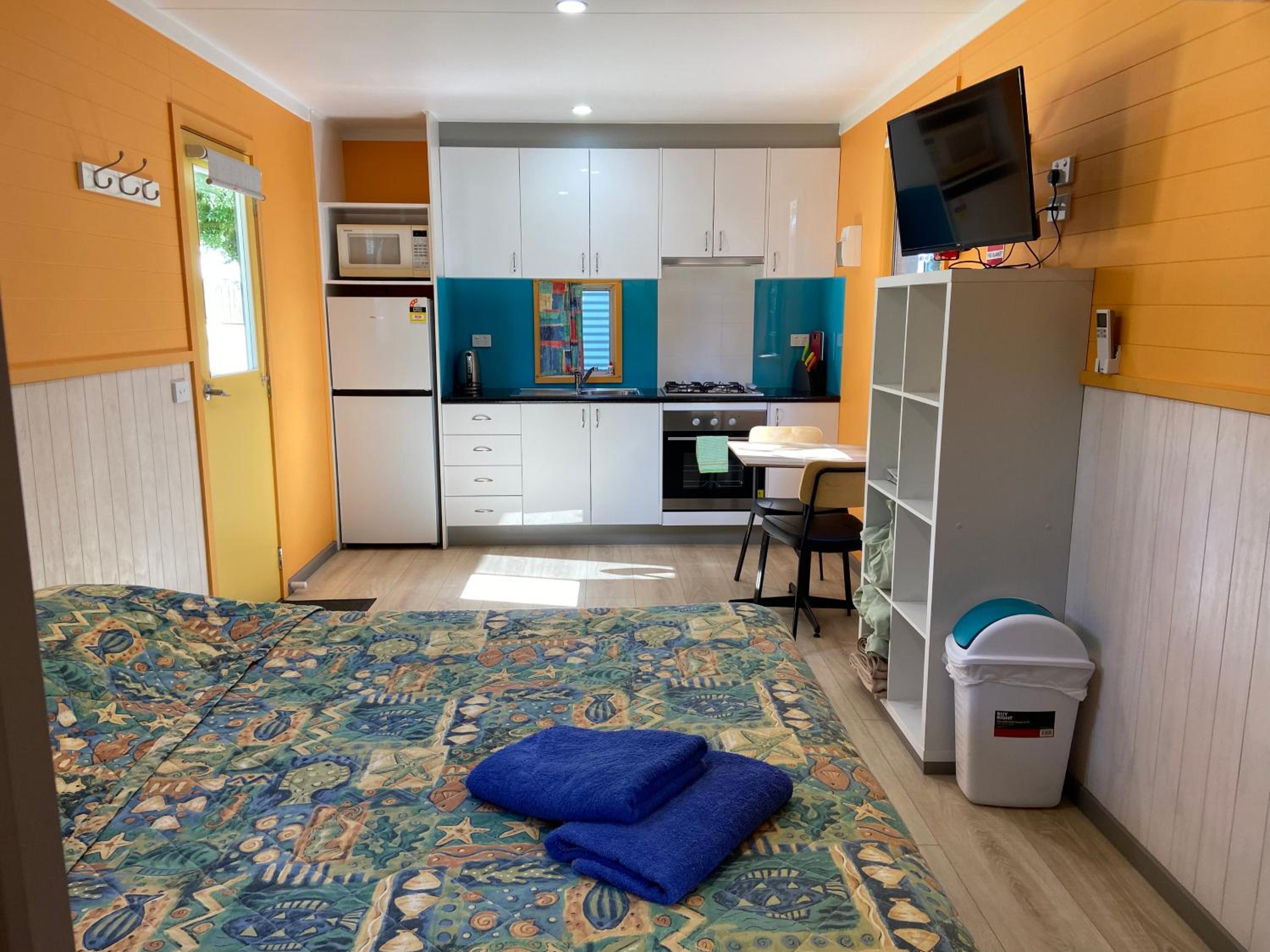 Budget Double Room - Photo 8