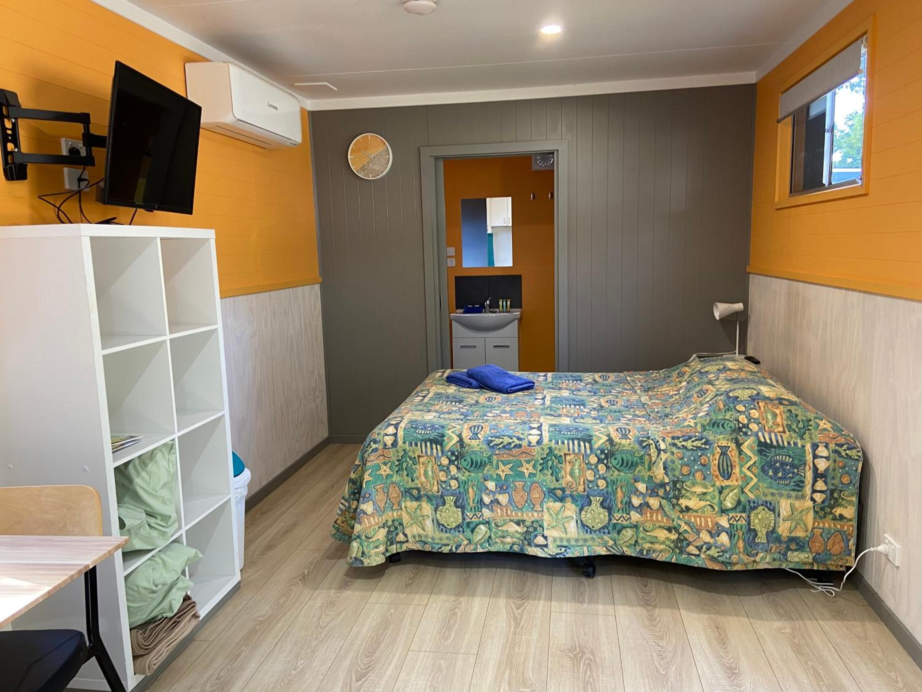 Budget Double Room - Photo 7