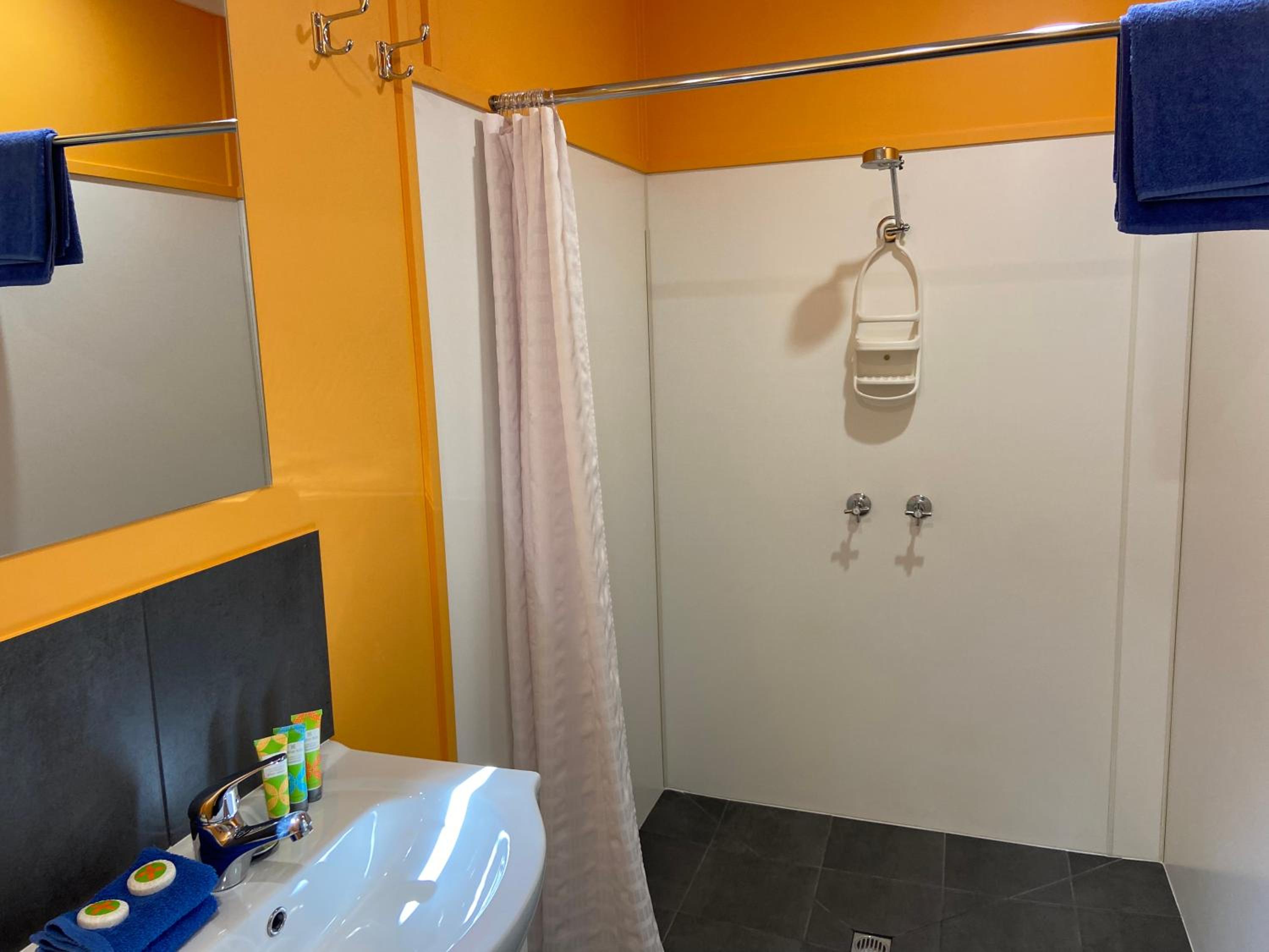 Budget Double Room - Photo 2