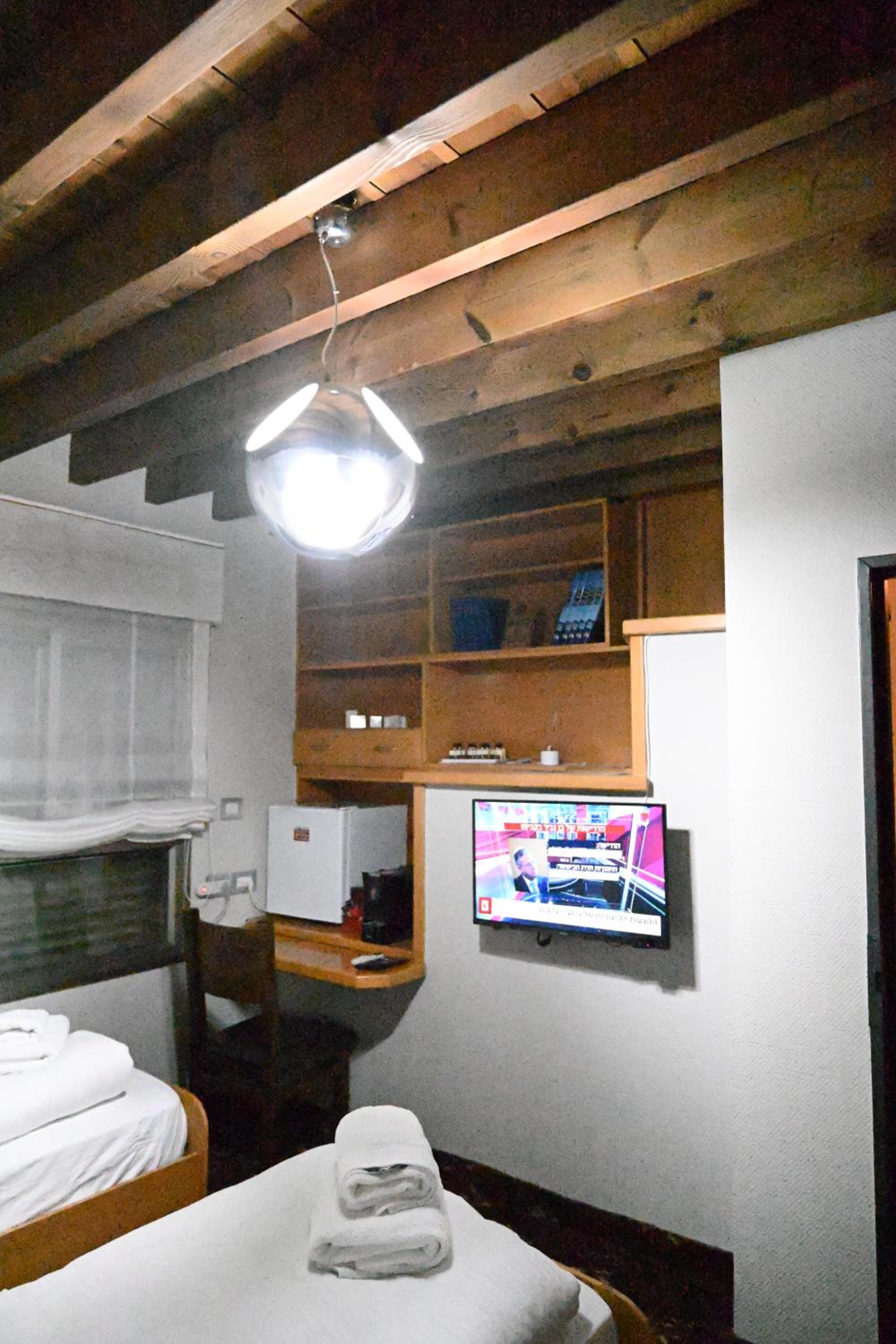 Deluxe Suite with Sea View - Photo 2