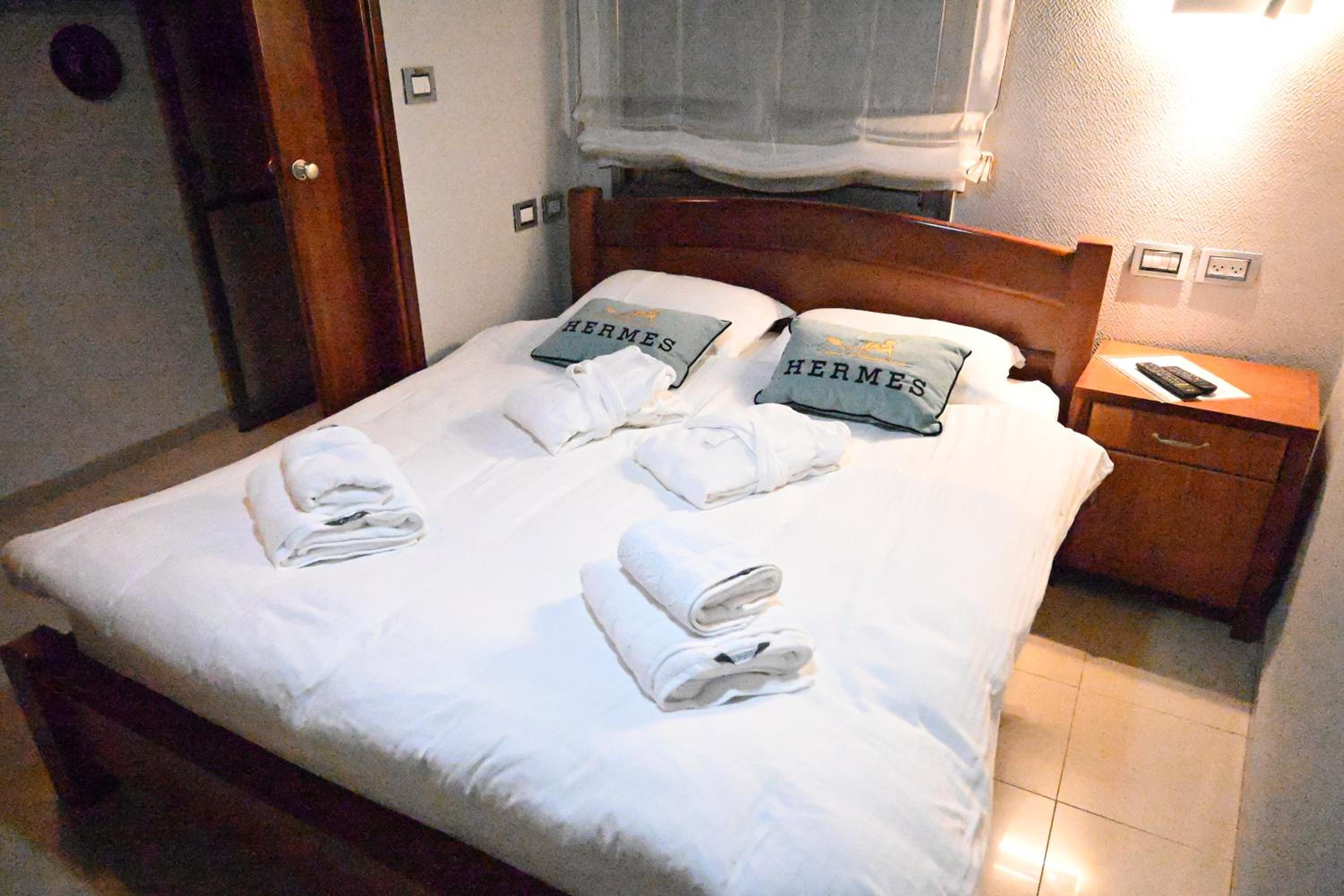 Deluxe Suite with Sea View - Photo 1