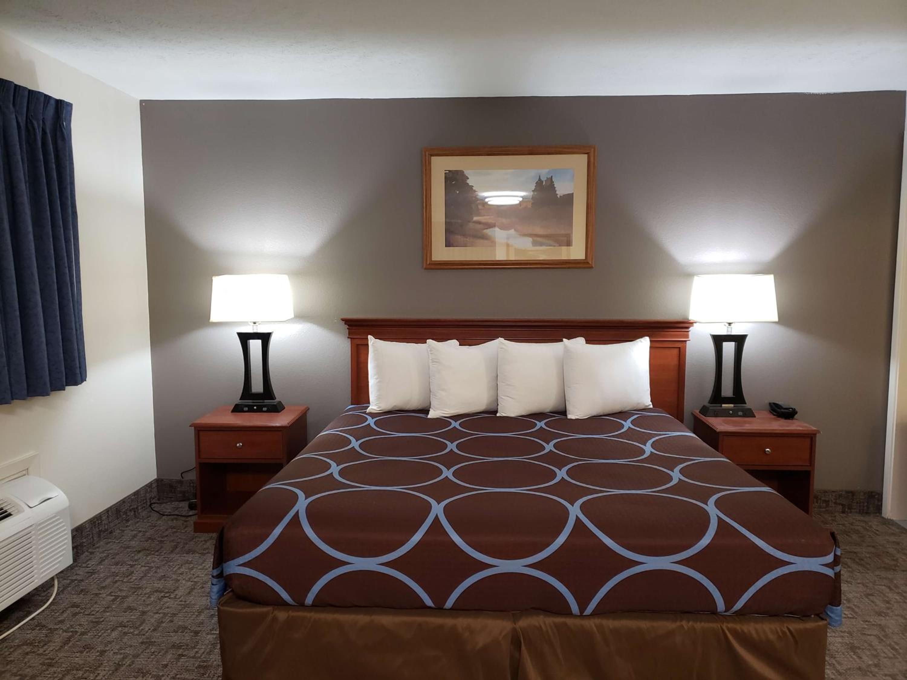 Queen Room - Non-Smoking - Photo 1