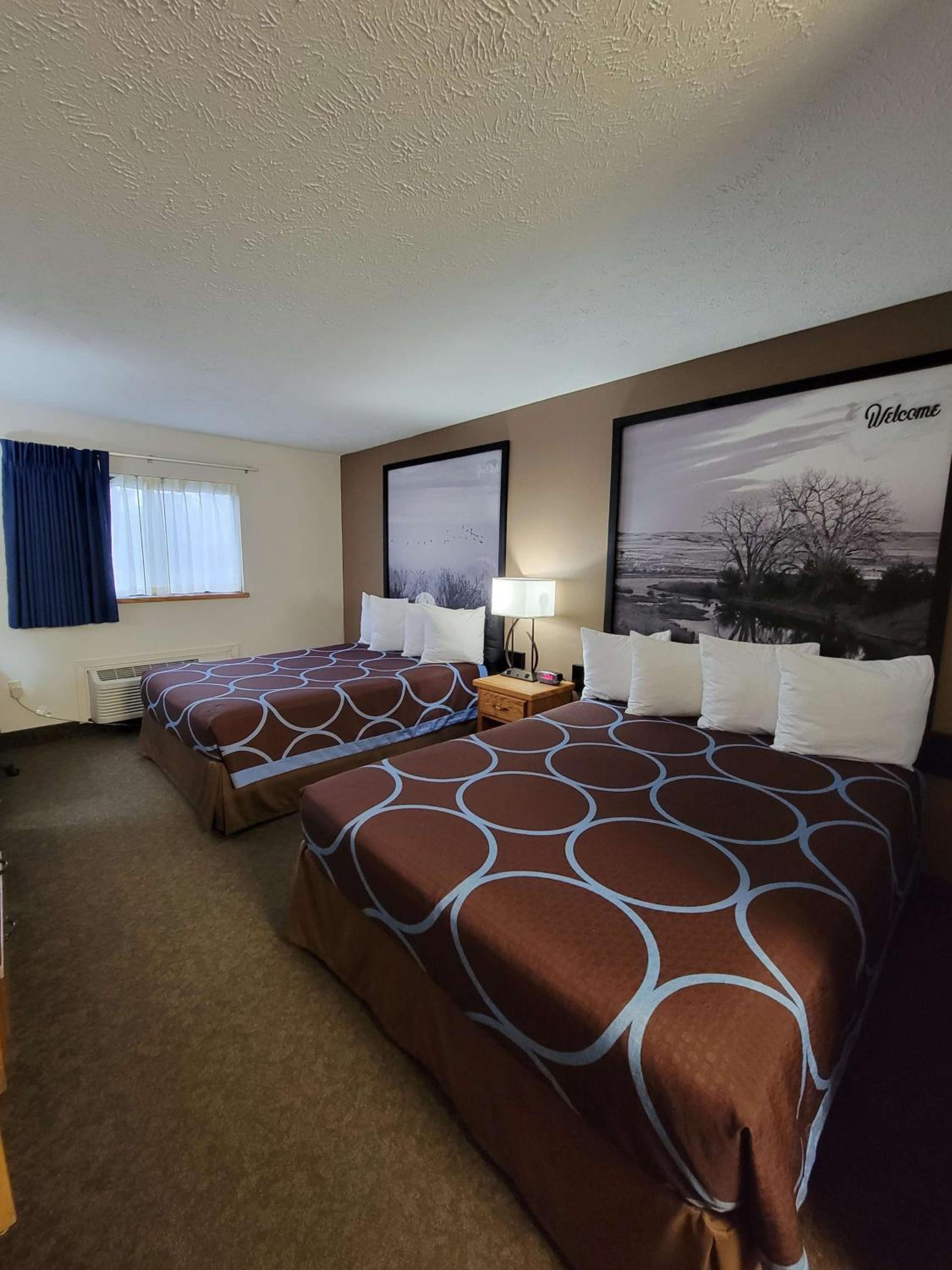 Queen Rooms with Two Queen Beds - Non-Smoking - Photo 11