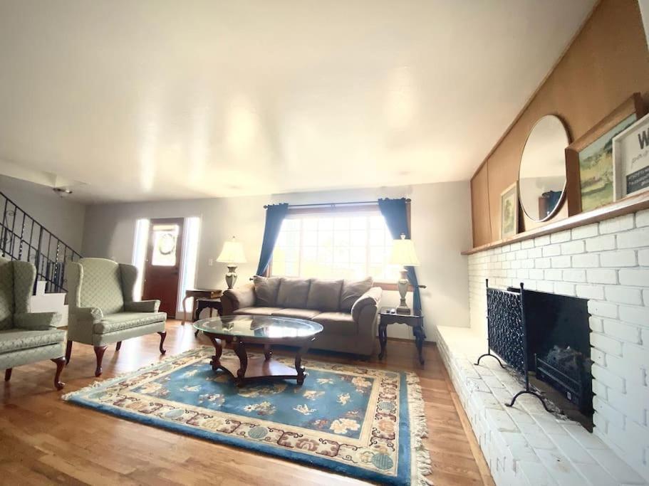 Three-Bedroom House photo 1
