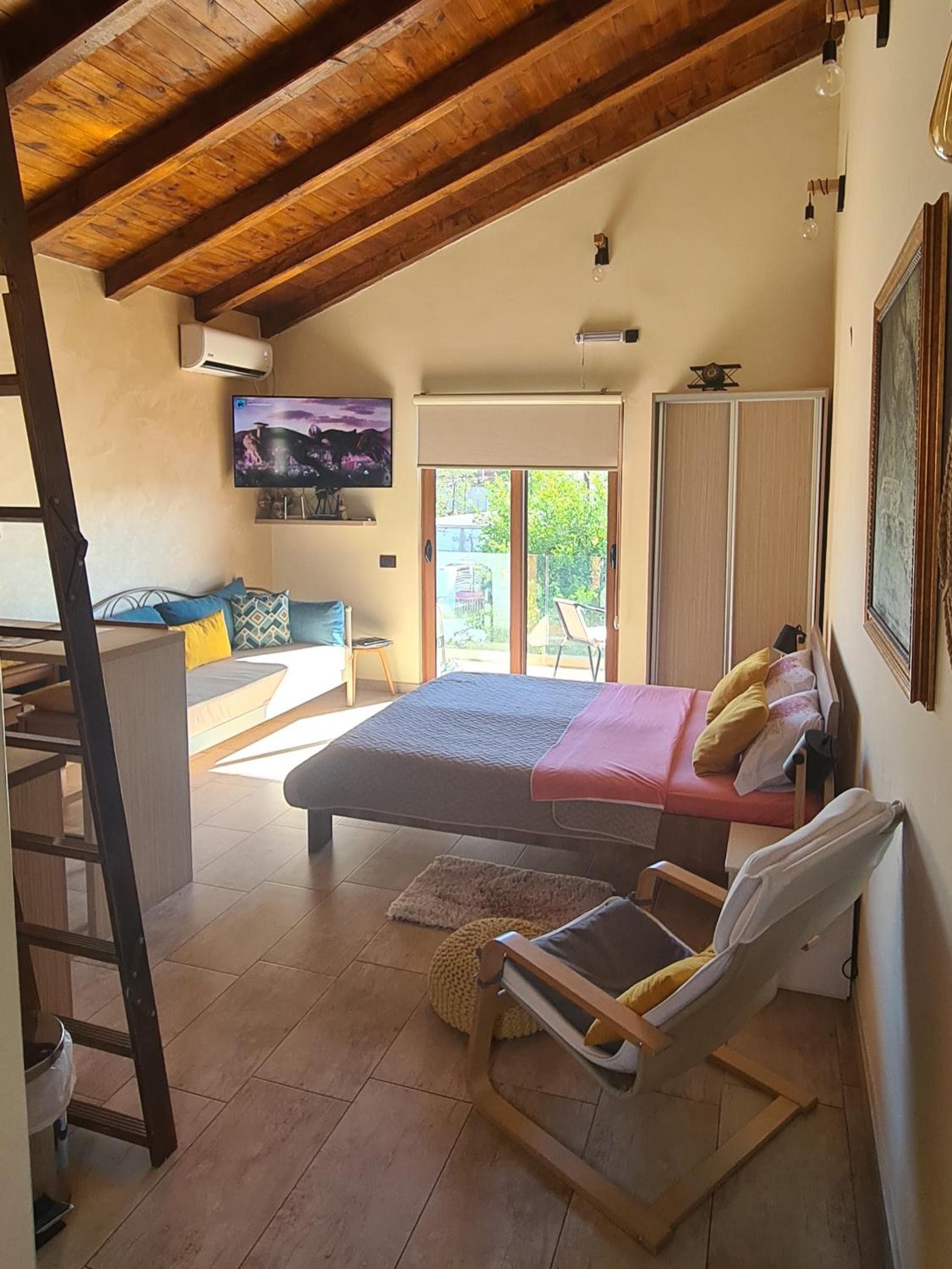 Apartment with Terrace - Photo 1