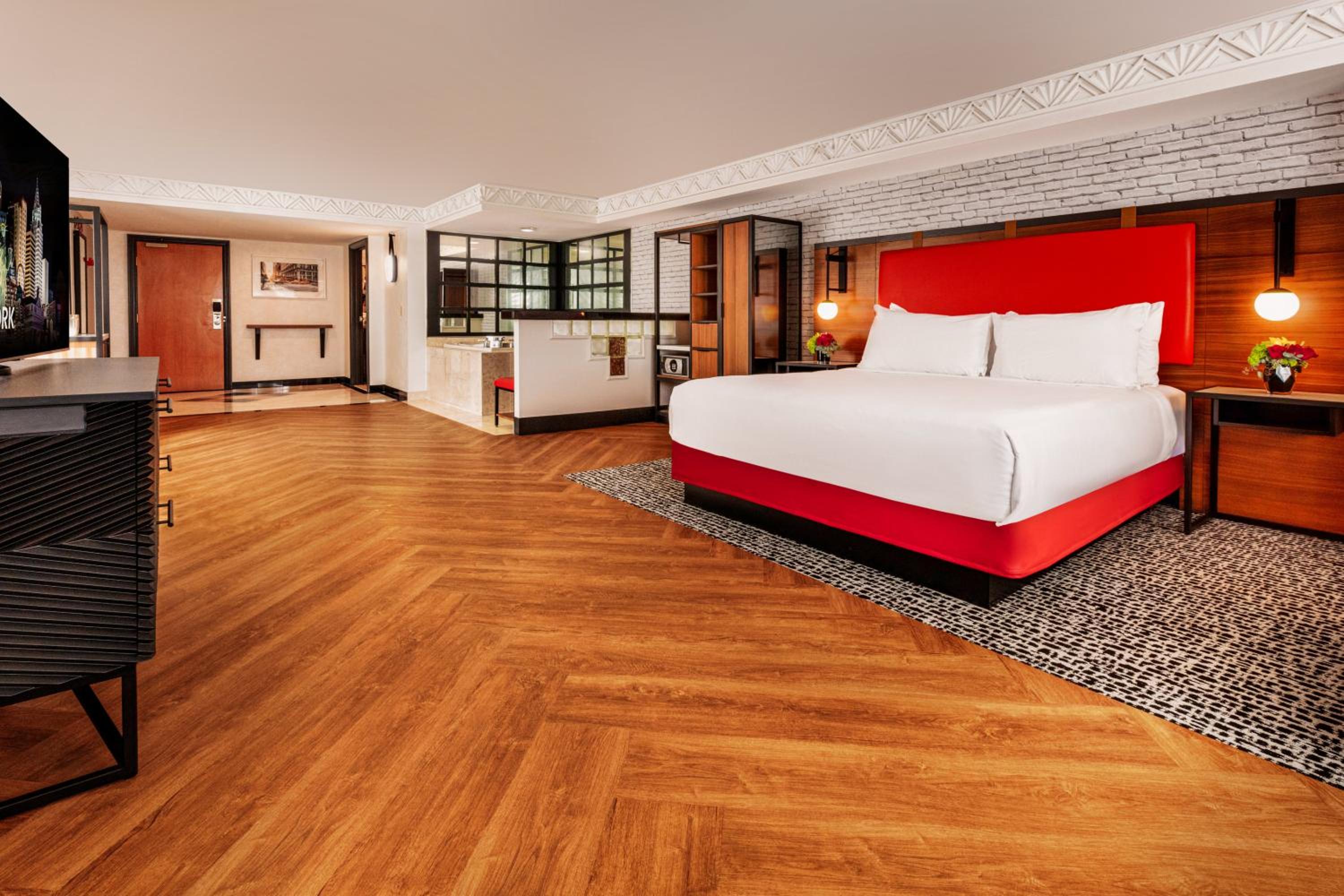 Marquis Suite - Photo 1