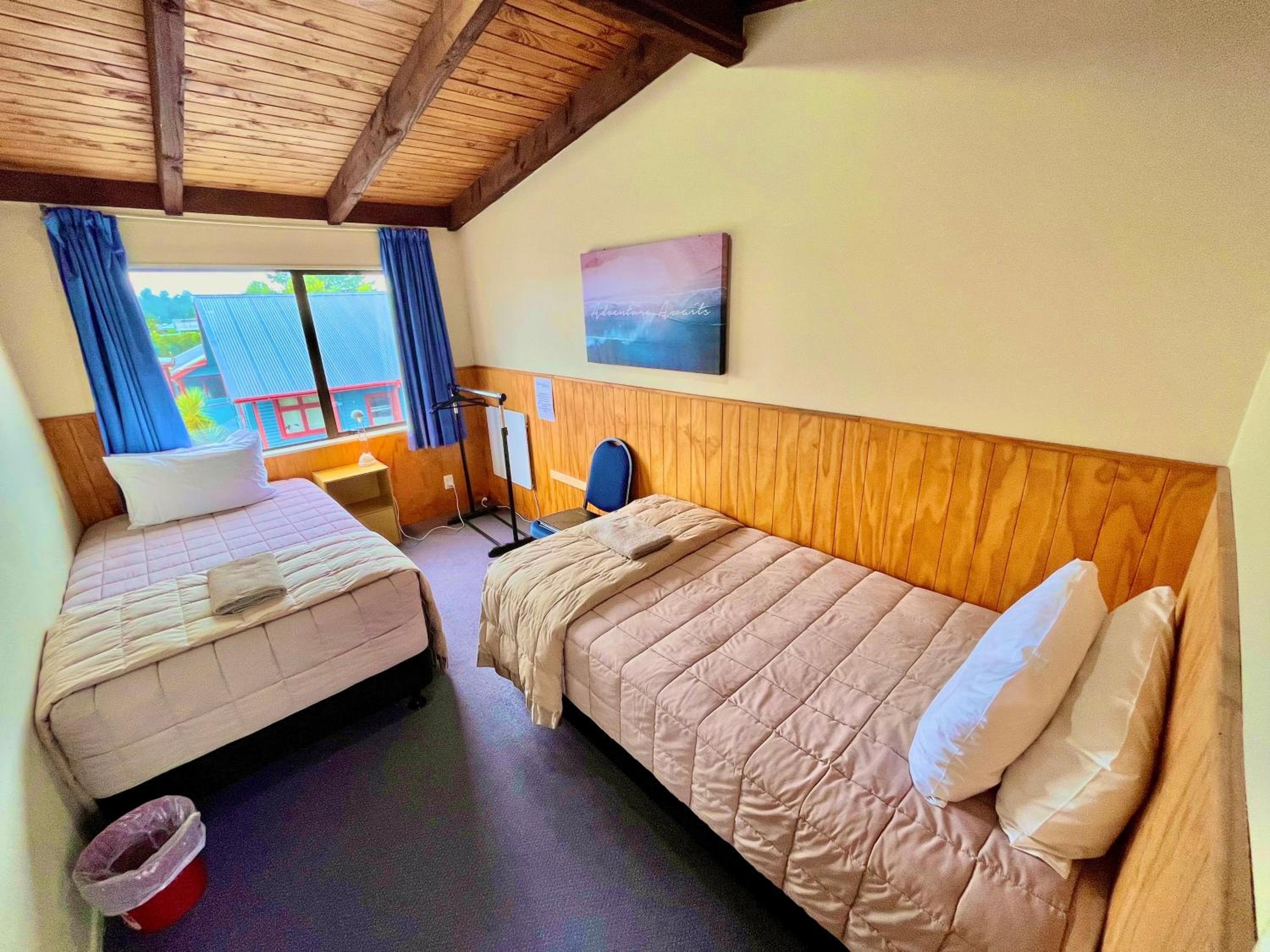 Economy Twin Room with Shared Bathroom