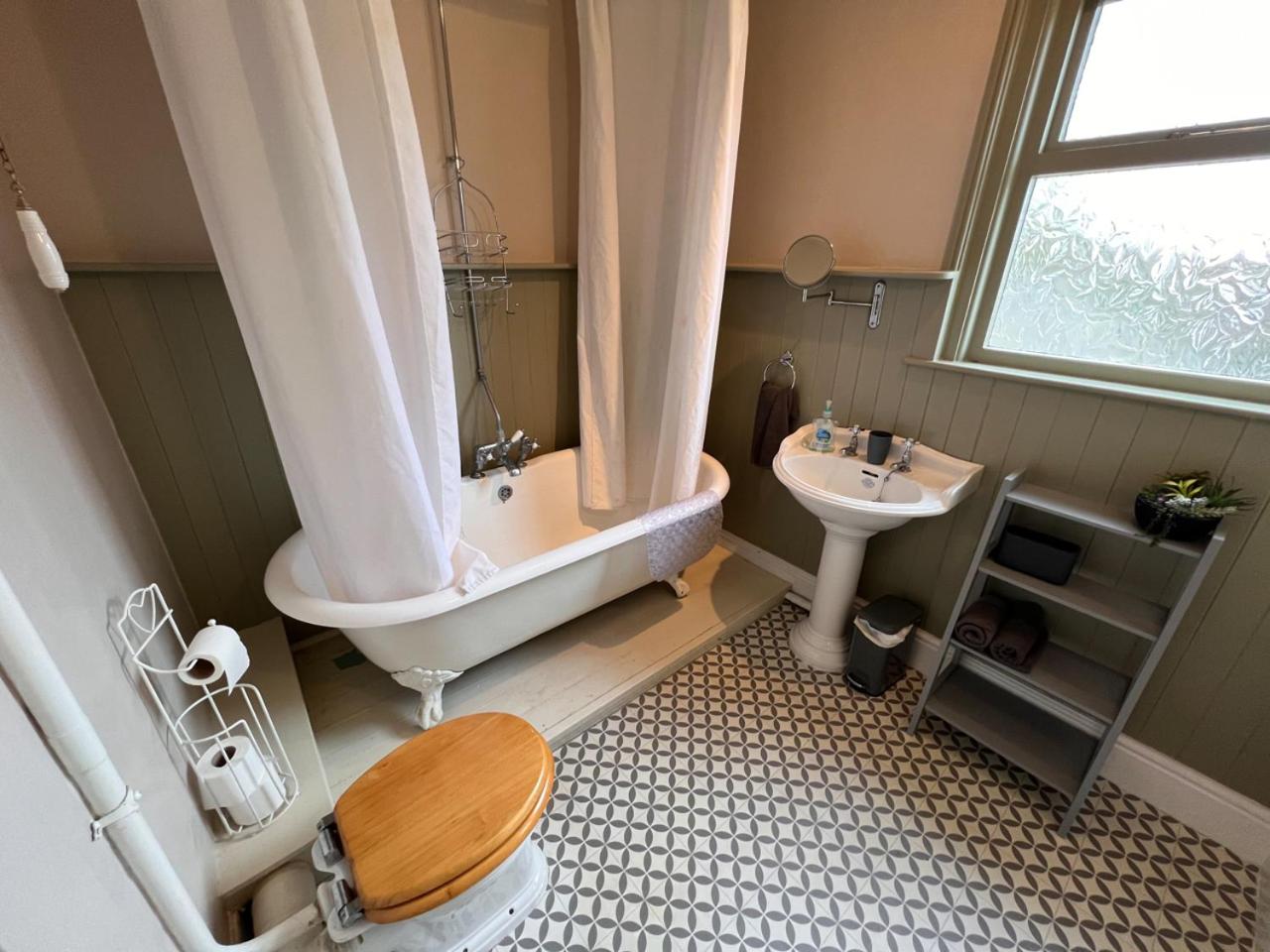 Four-Bedroom House photo 3
