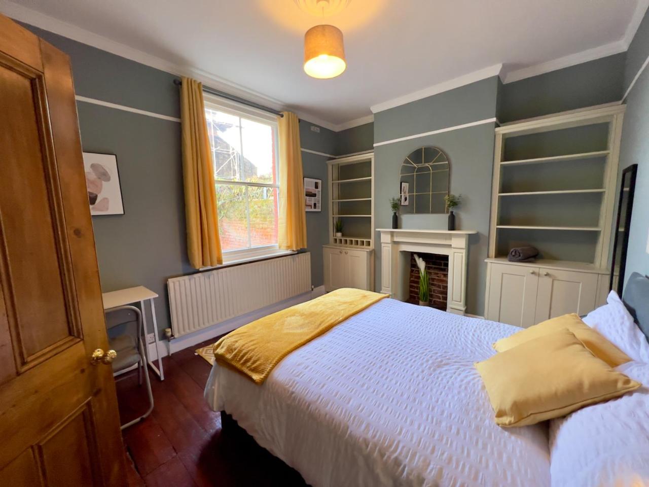 Four-Bedroom House photo 1