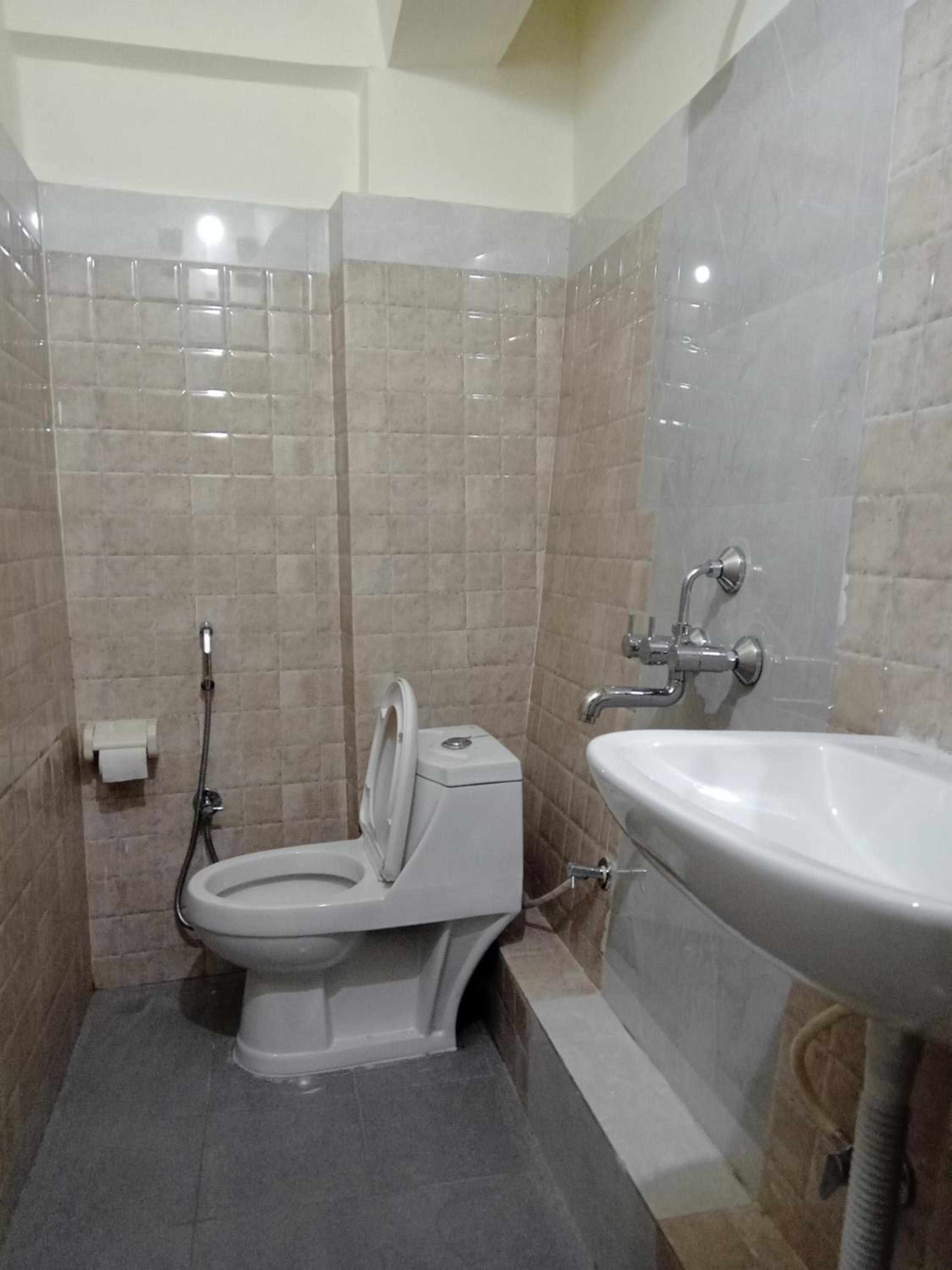 Double or Twin Room with Private Bathroom photo 2
