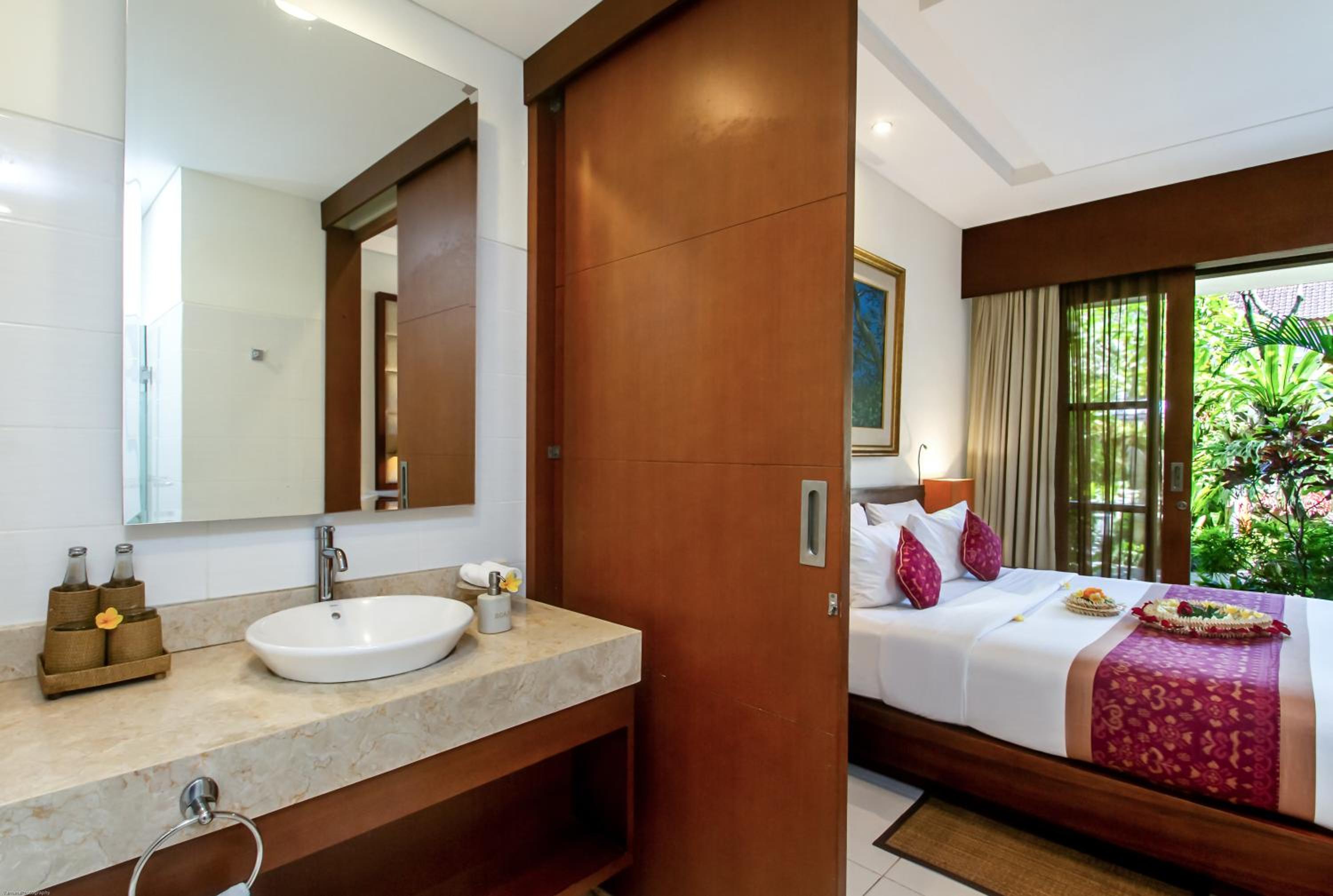 Deluxe Room with Free Daily Afternoon Tea photo 3