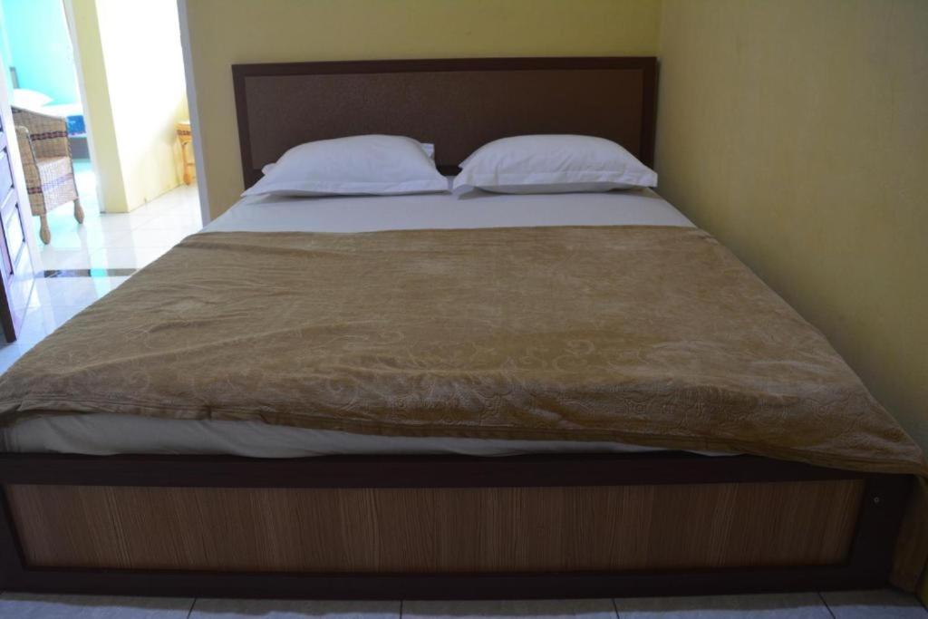 Deluxe Double Room (2 Adults + 1 Child) photo 1