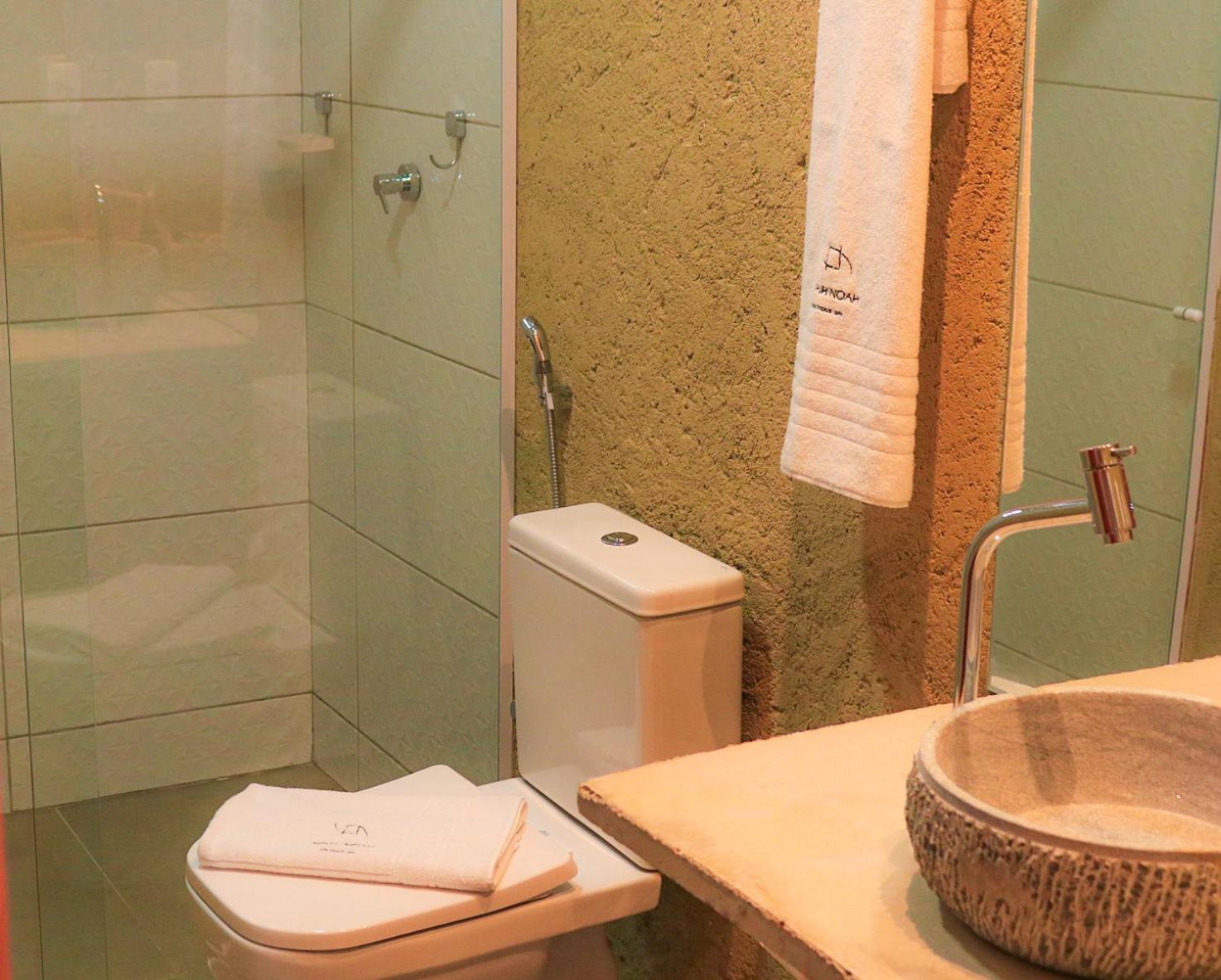 Queen Suite with Spa Bath photo 3