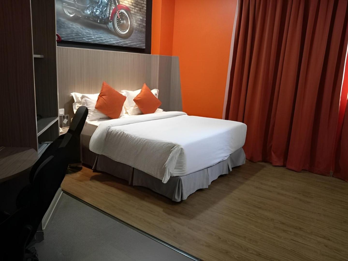 Theme Queen Room