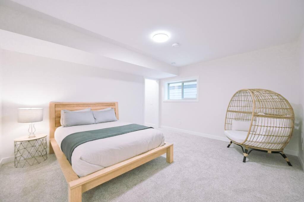 Three-Bedroom House photo 3