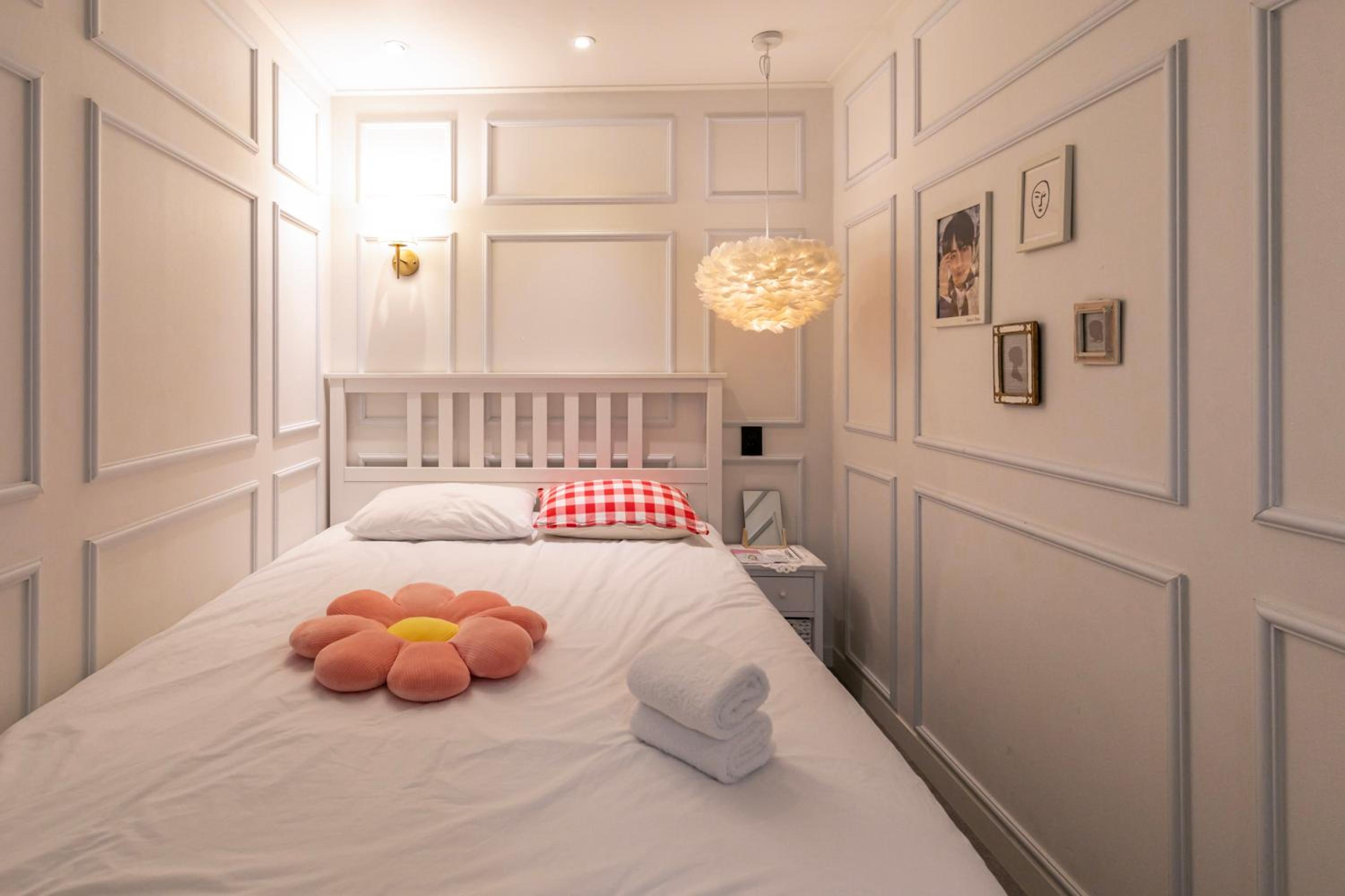 Deluxe Double Room with Shower - Photo 17