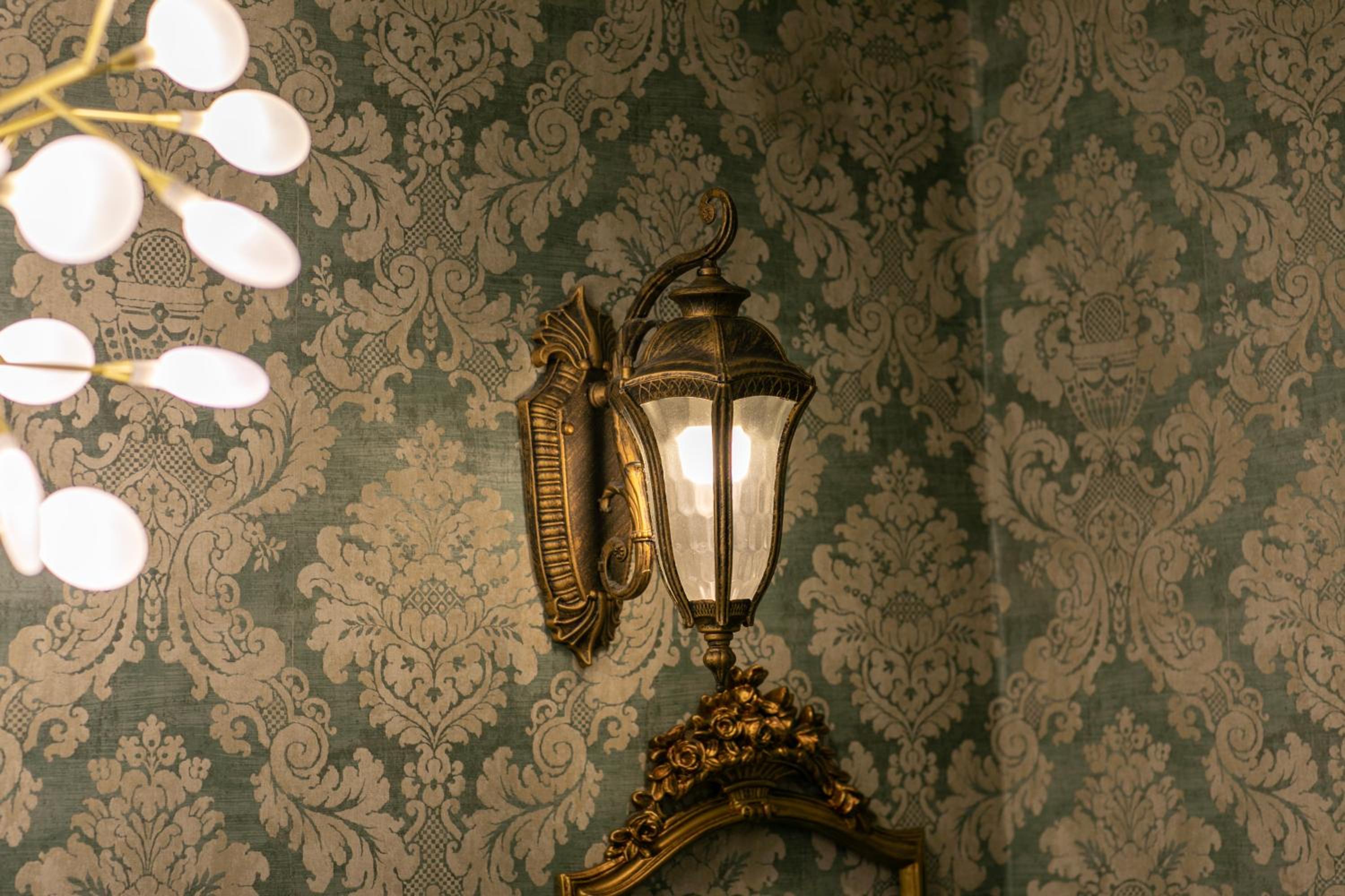 Deluxe Queen Room - No Window - Photo 4