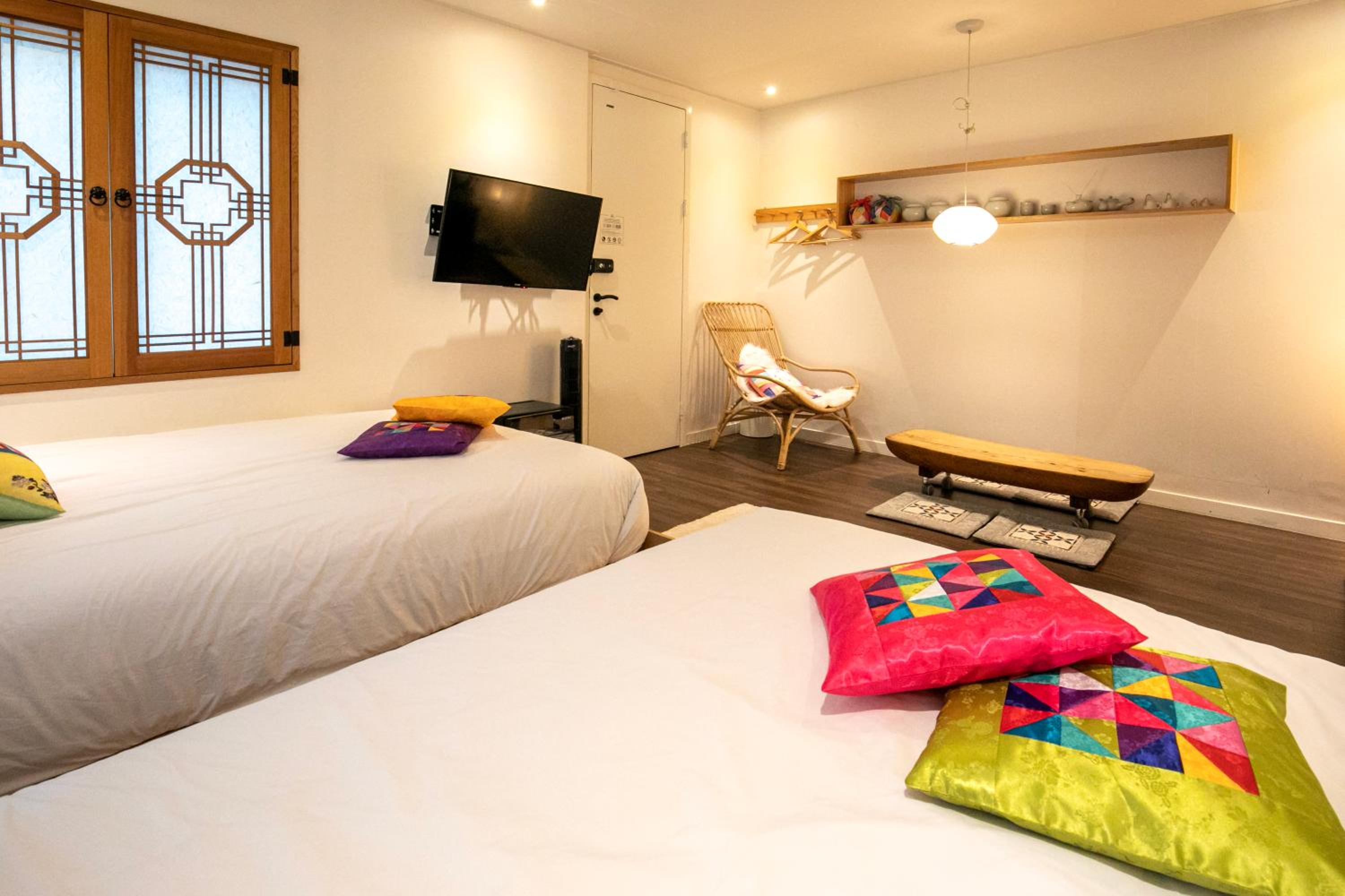Quadruple Room with Private External Bathroom - Photo 23