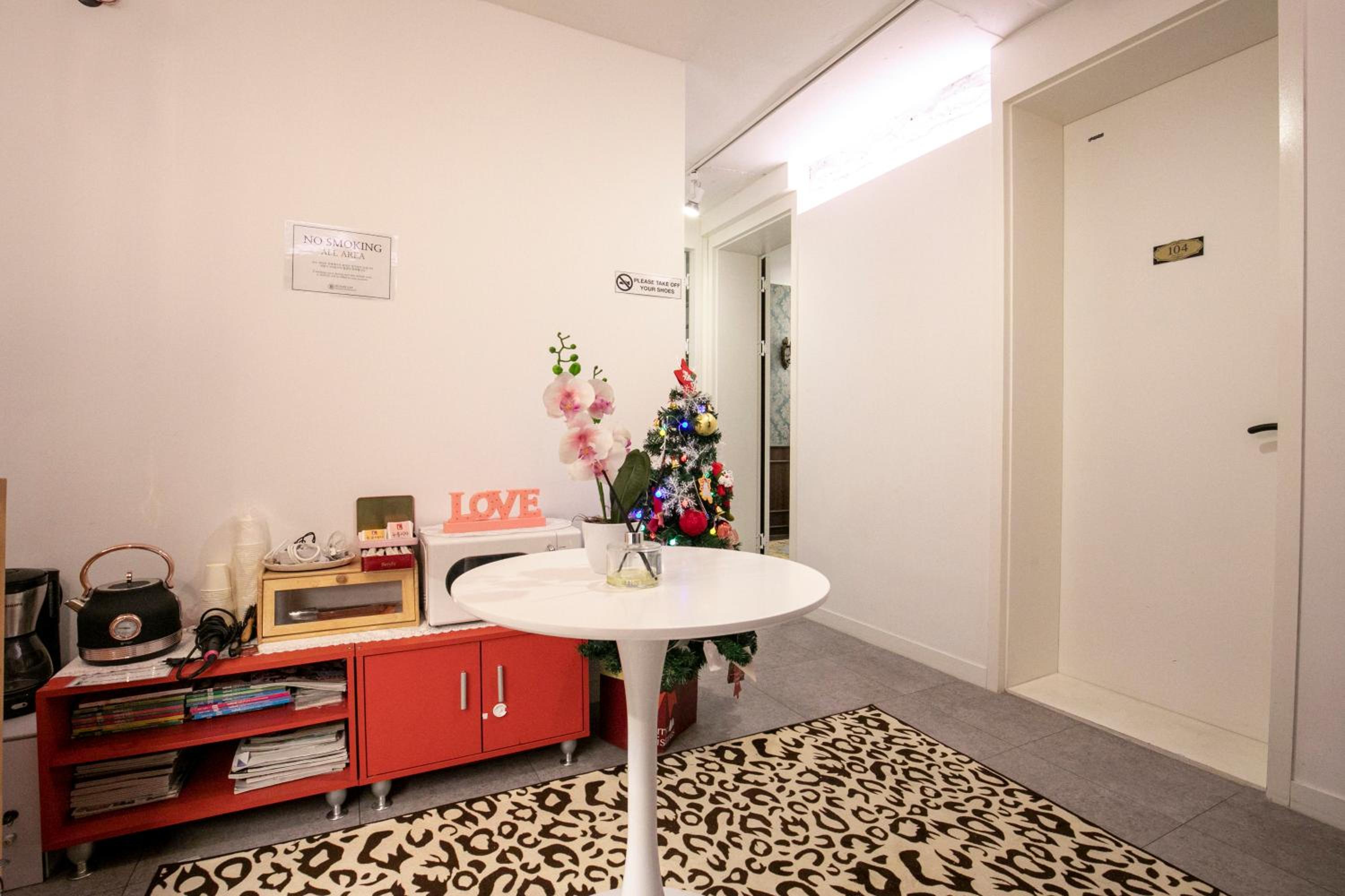 Double Room with Garden View - Photo 18