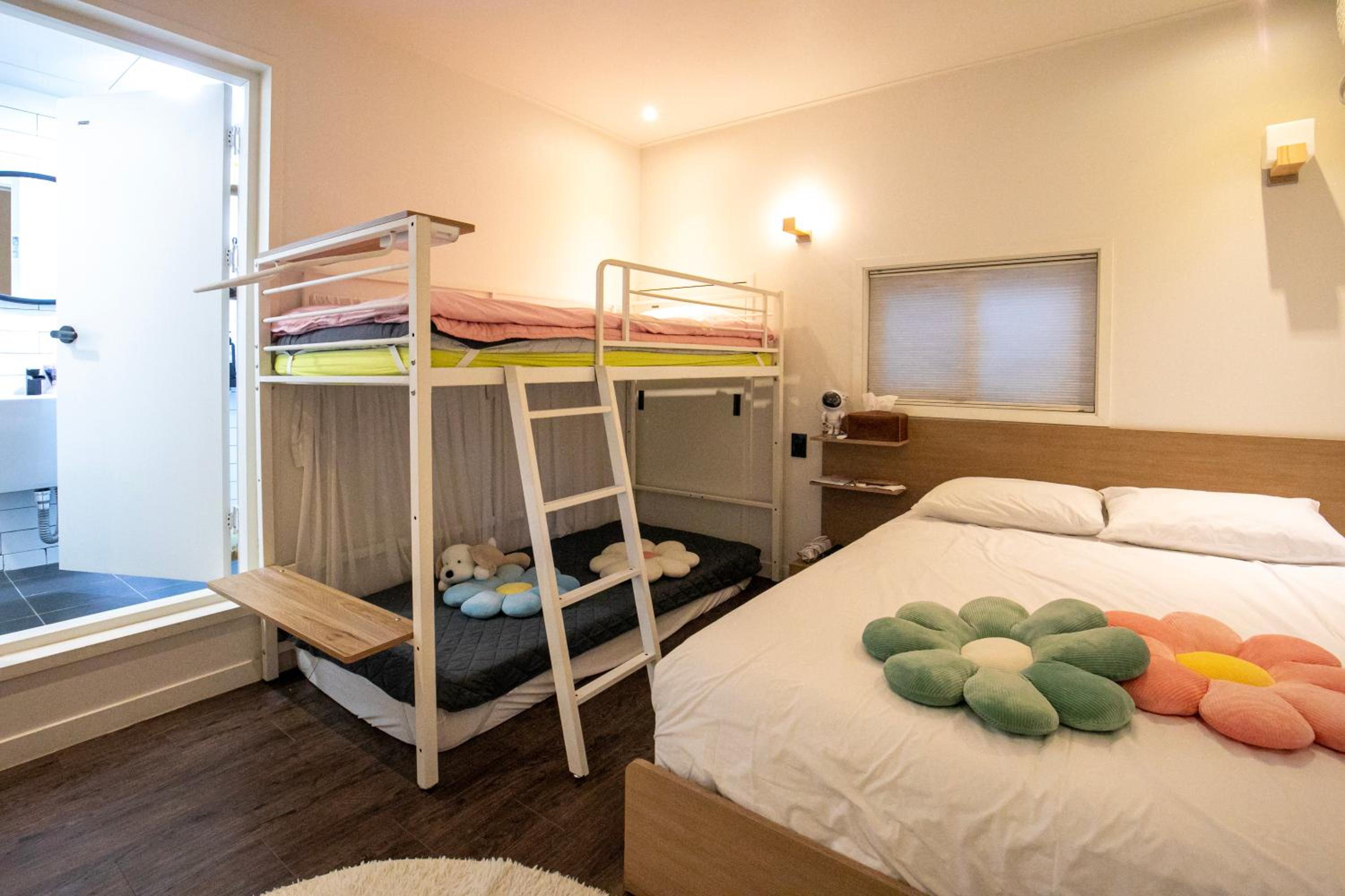 Deluxe Triple Room - Photo 8