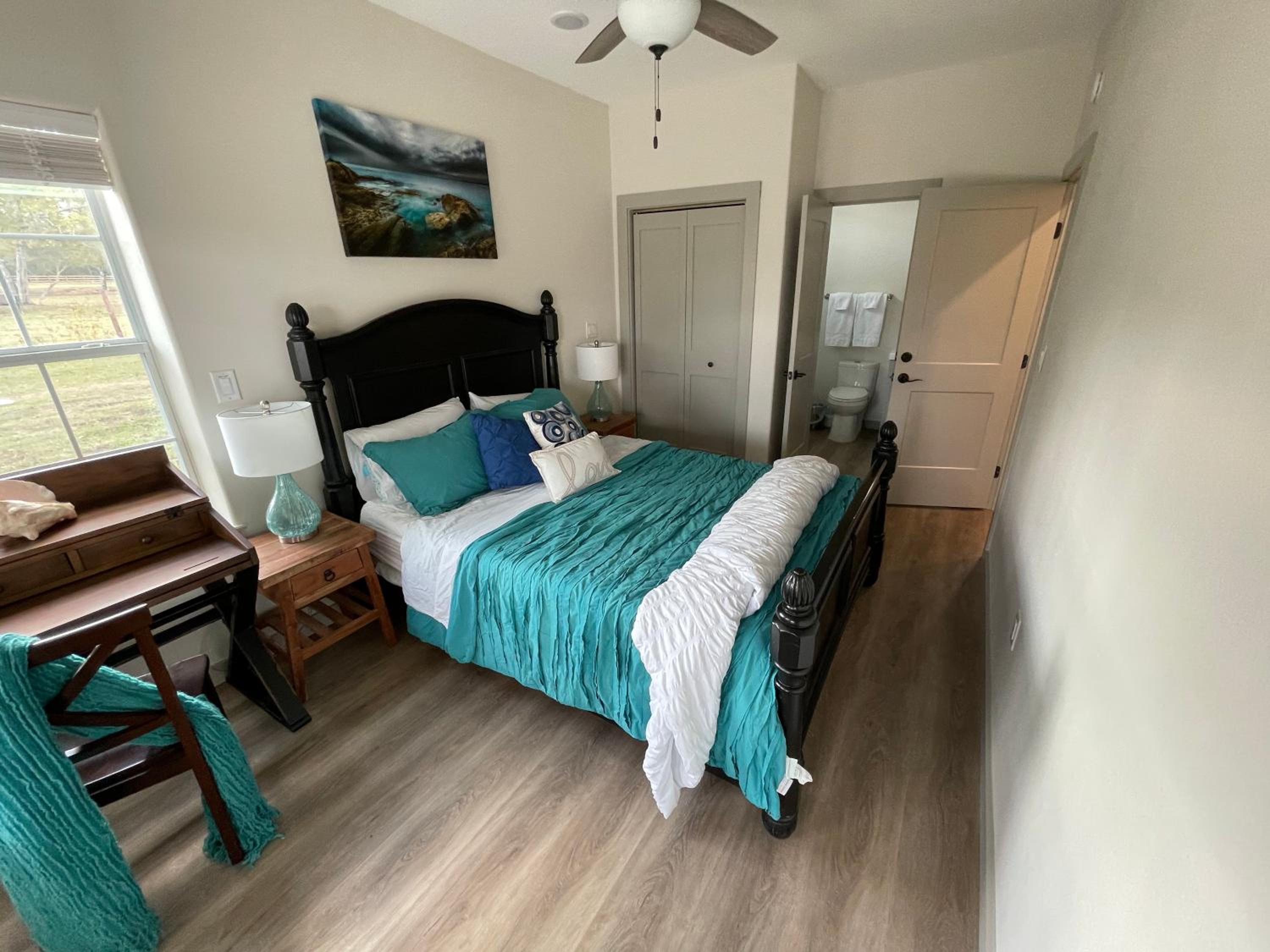 Queen Room photo 2