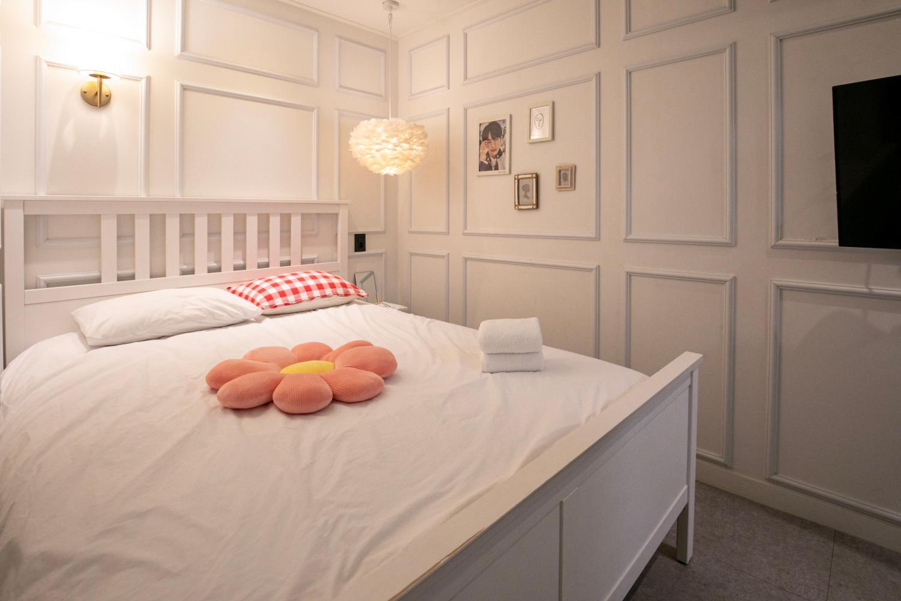Deluxe Double Room with Shower - Photo 14