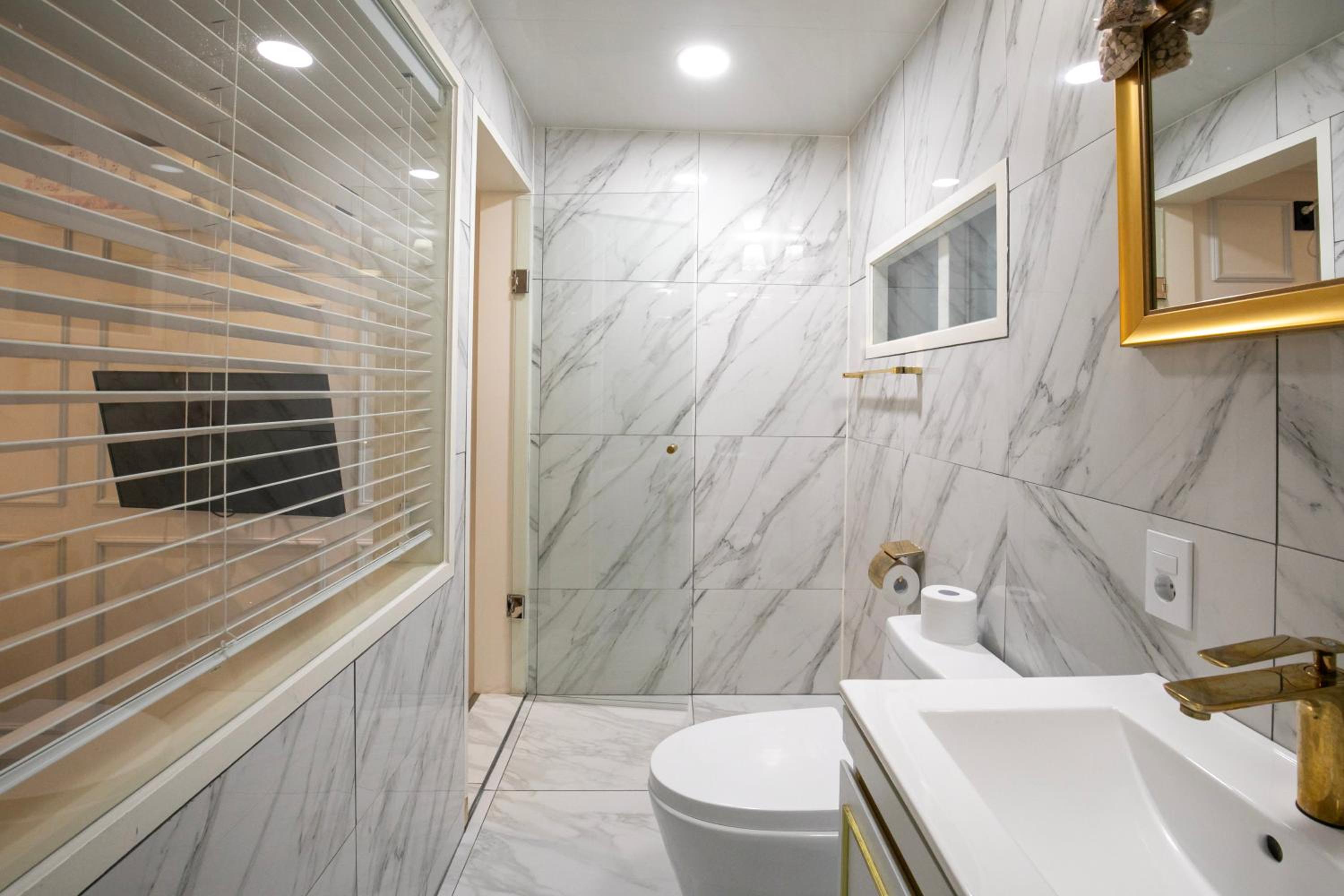 Deluxe Double Room with Shower - Photo 20