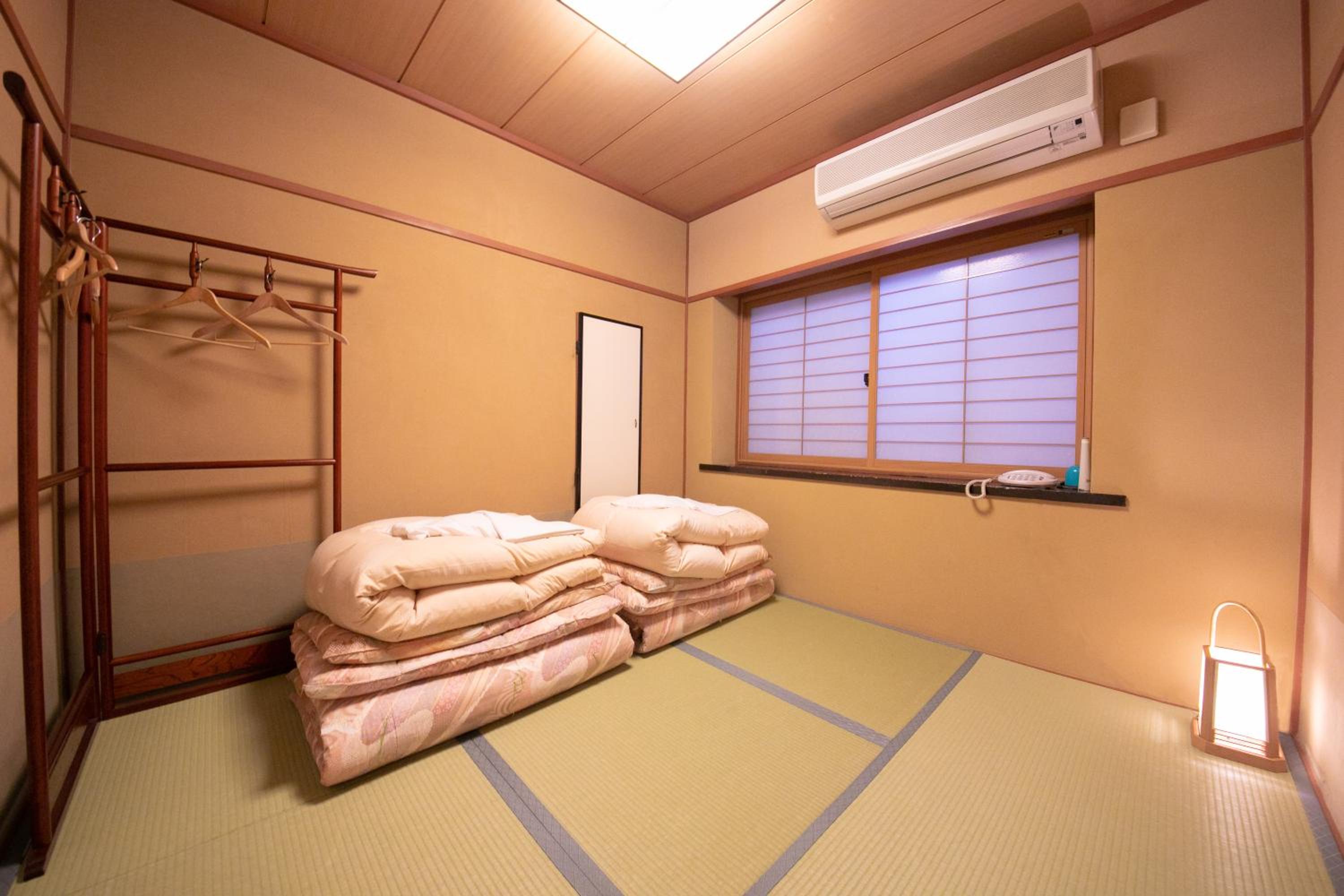 Twin Room with Private Bathroom photo 2