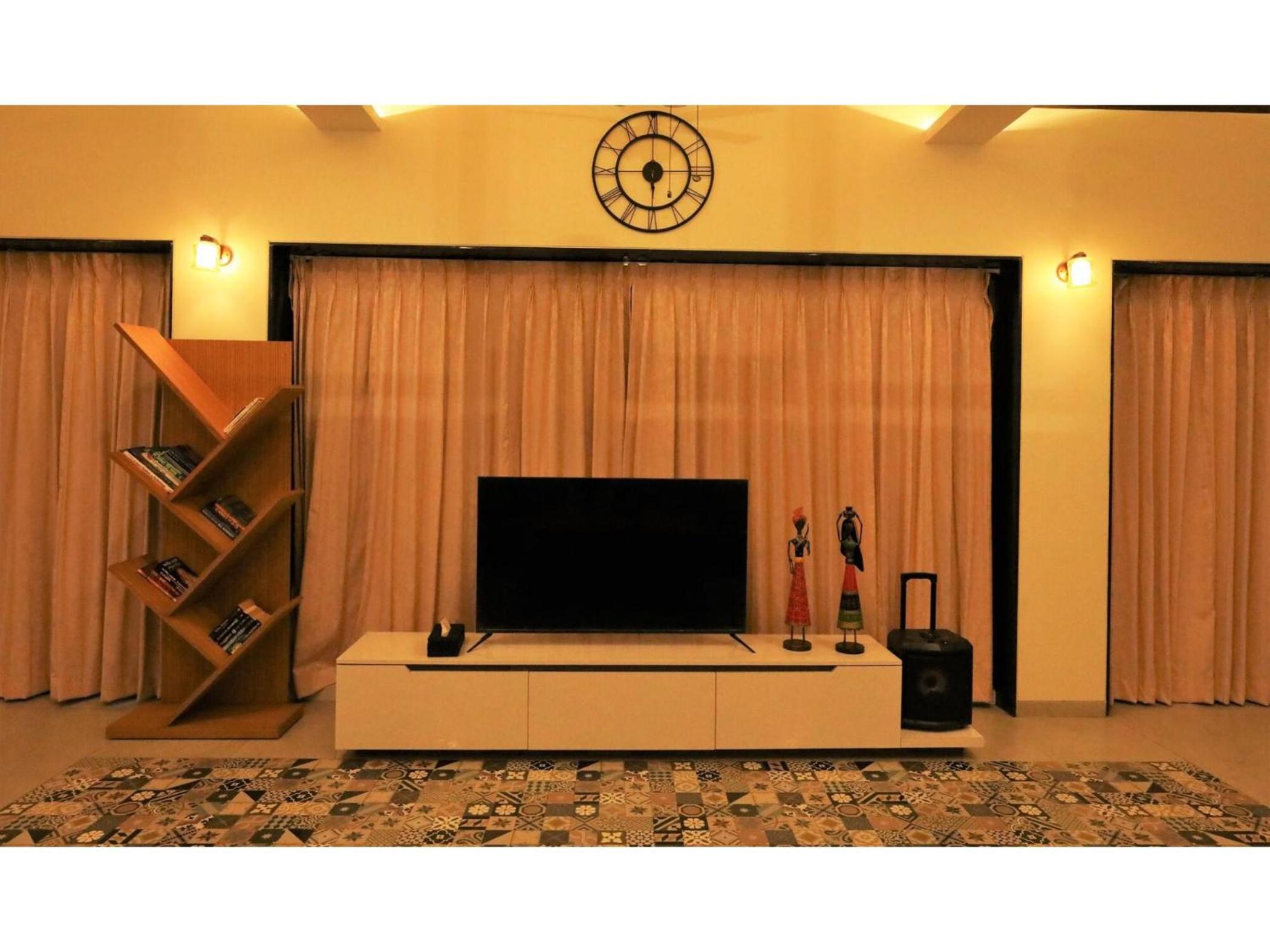 Villa photo 1