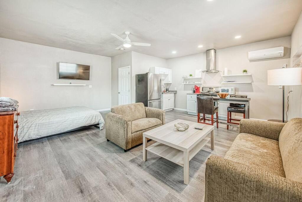 Studio Apartment photo 1