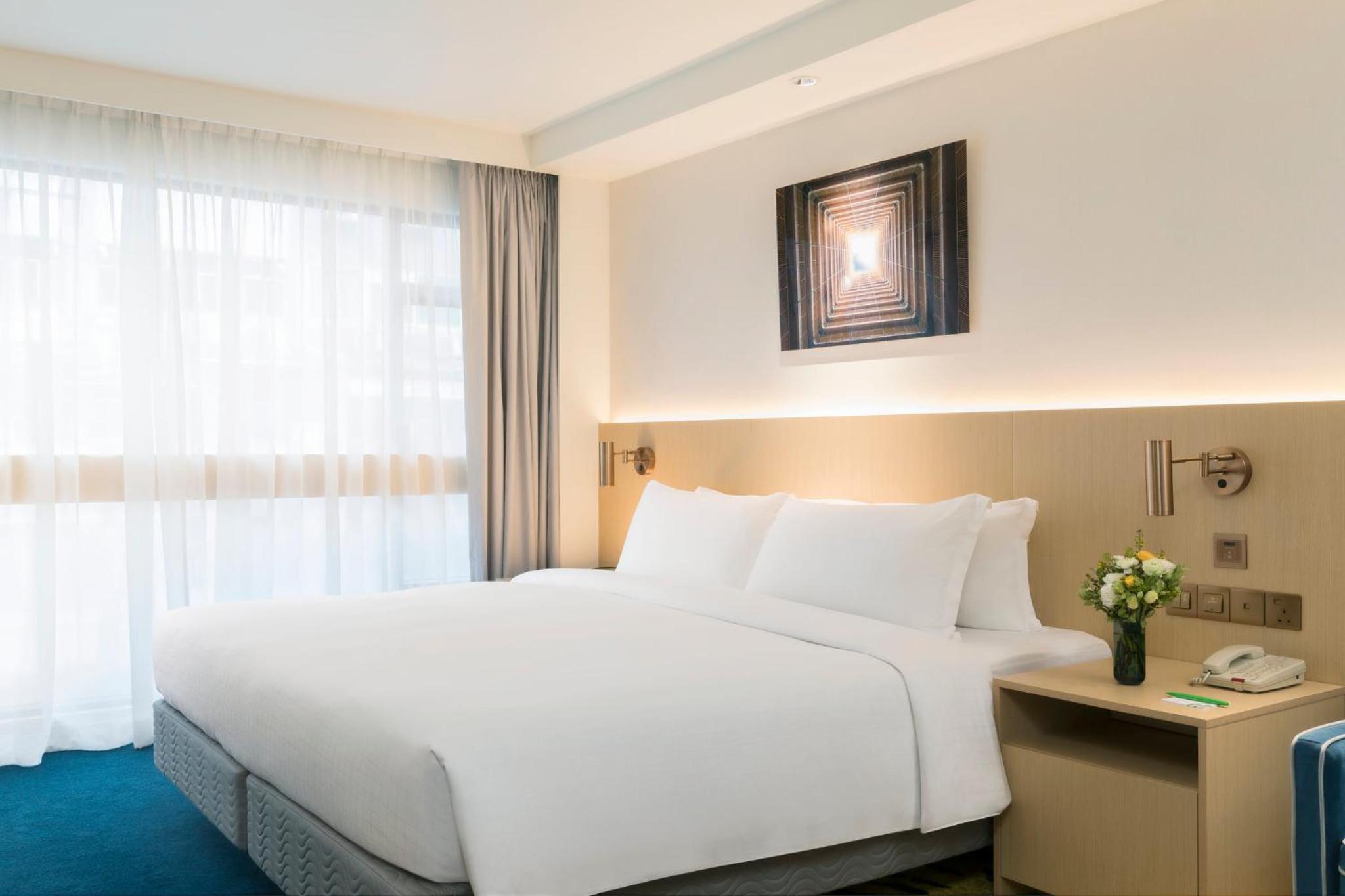 One-Bedroom Suite - Middle Floor