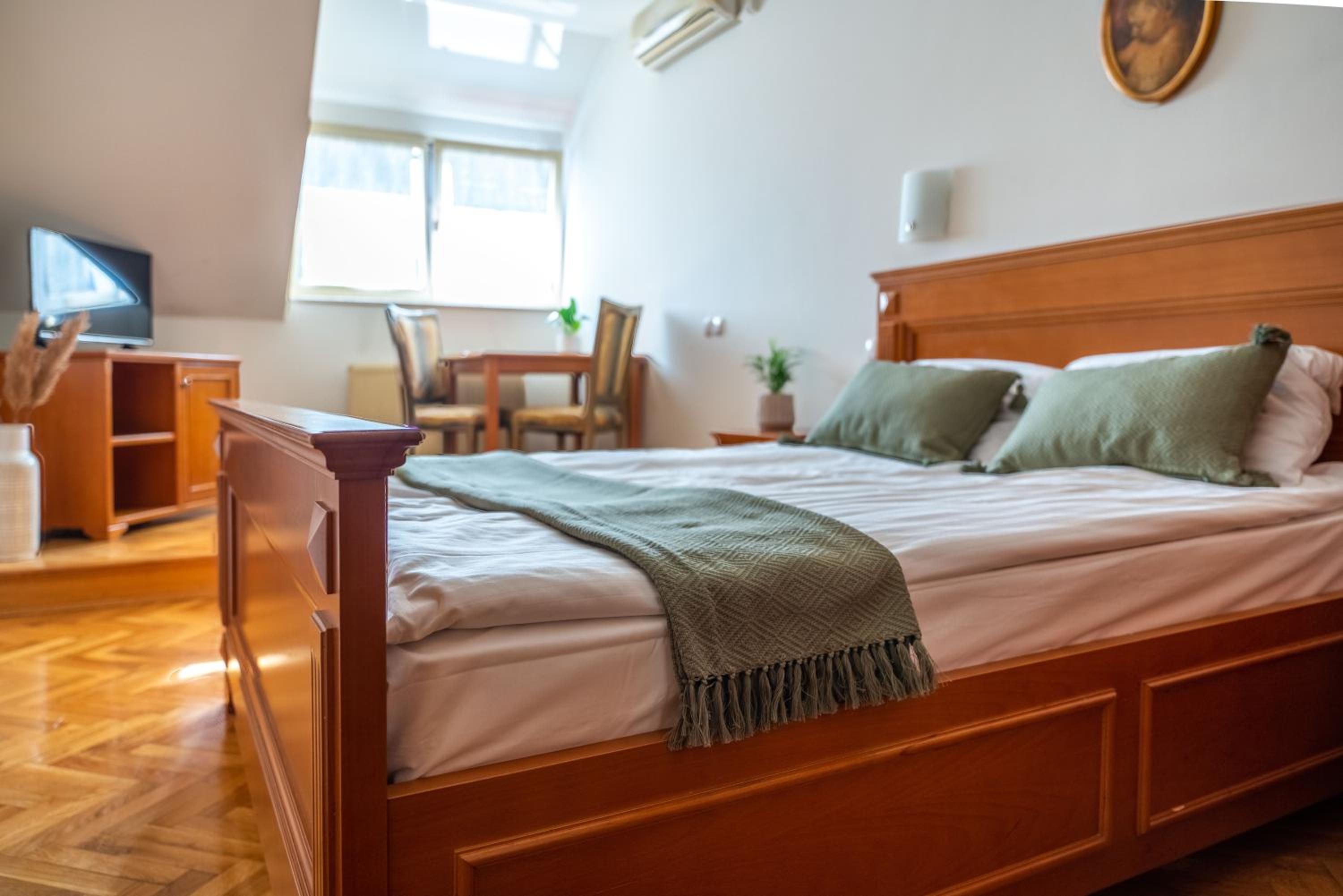 Double Room with Private Bathroom photo 3