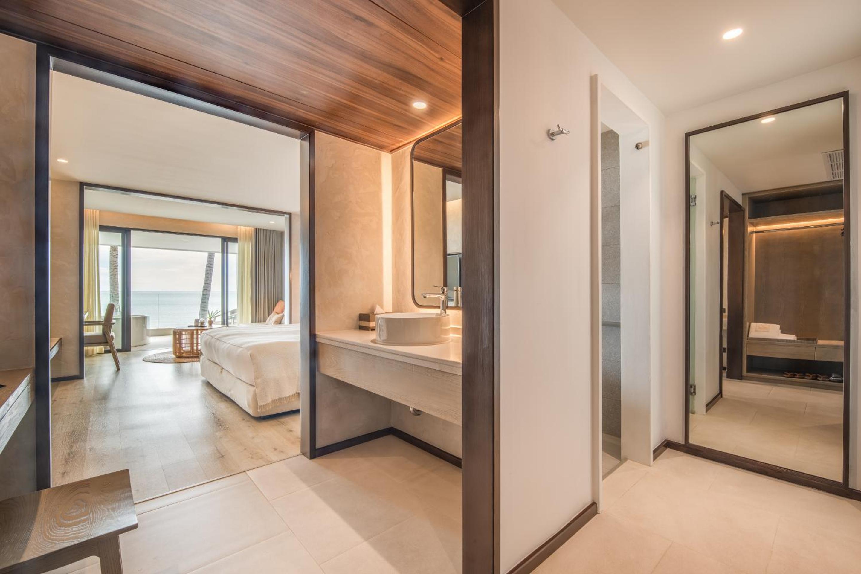 Deluxe Beachfront Twin - Photo 4