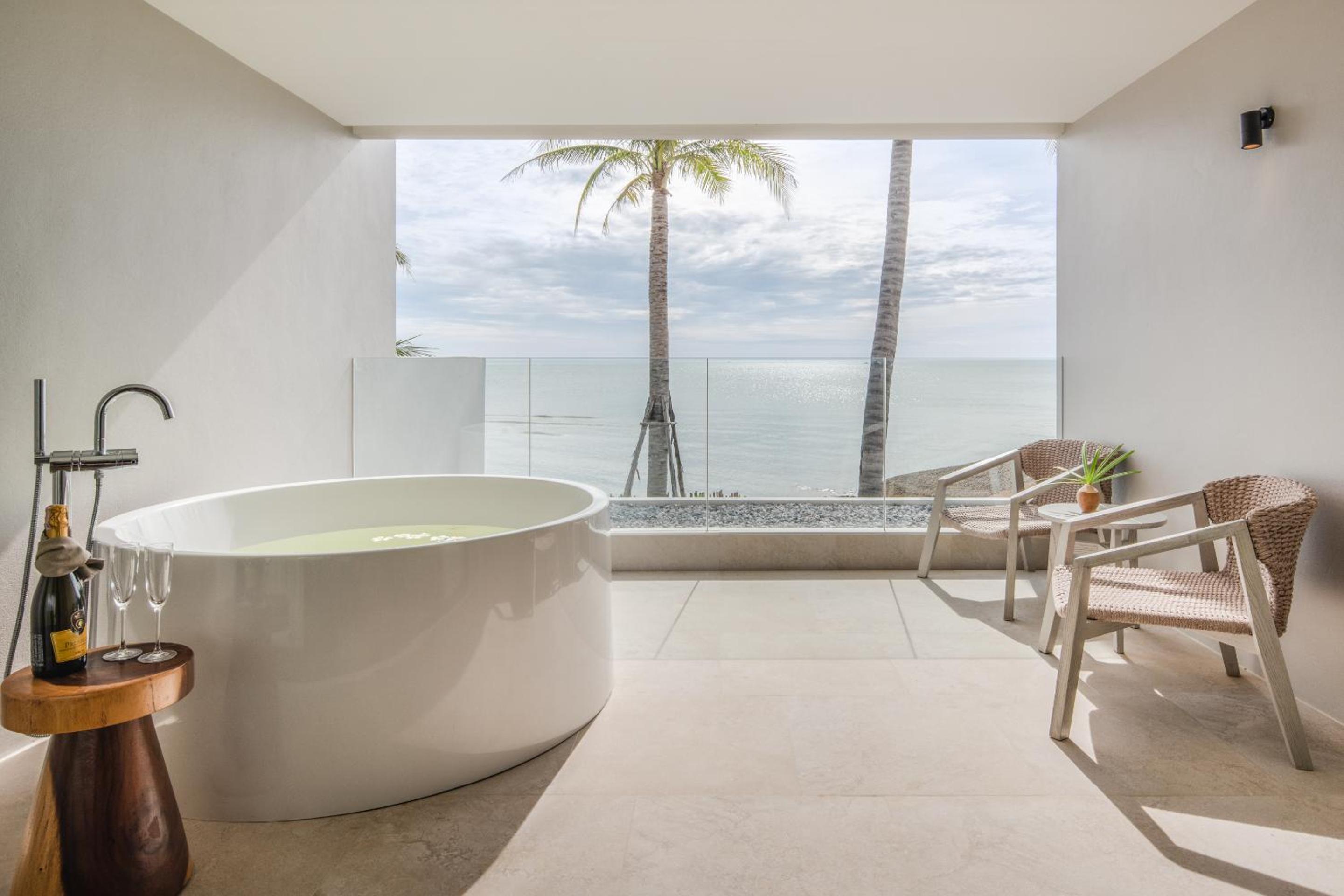 Deluxe Beachfront Twin - Photo 3