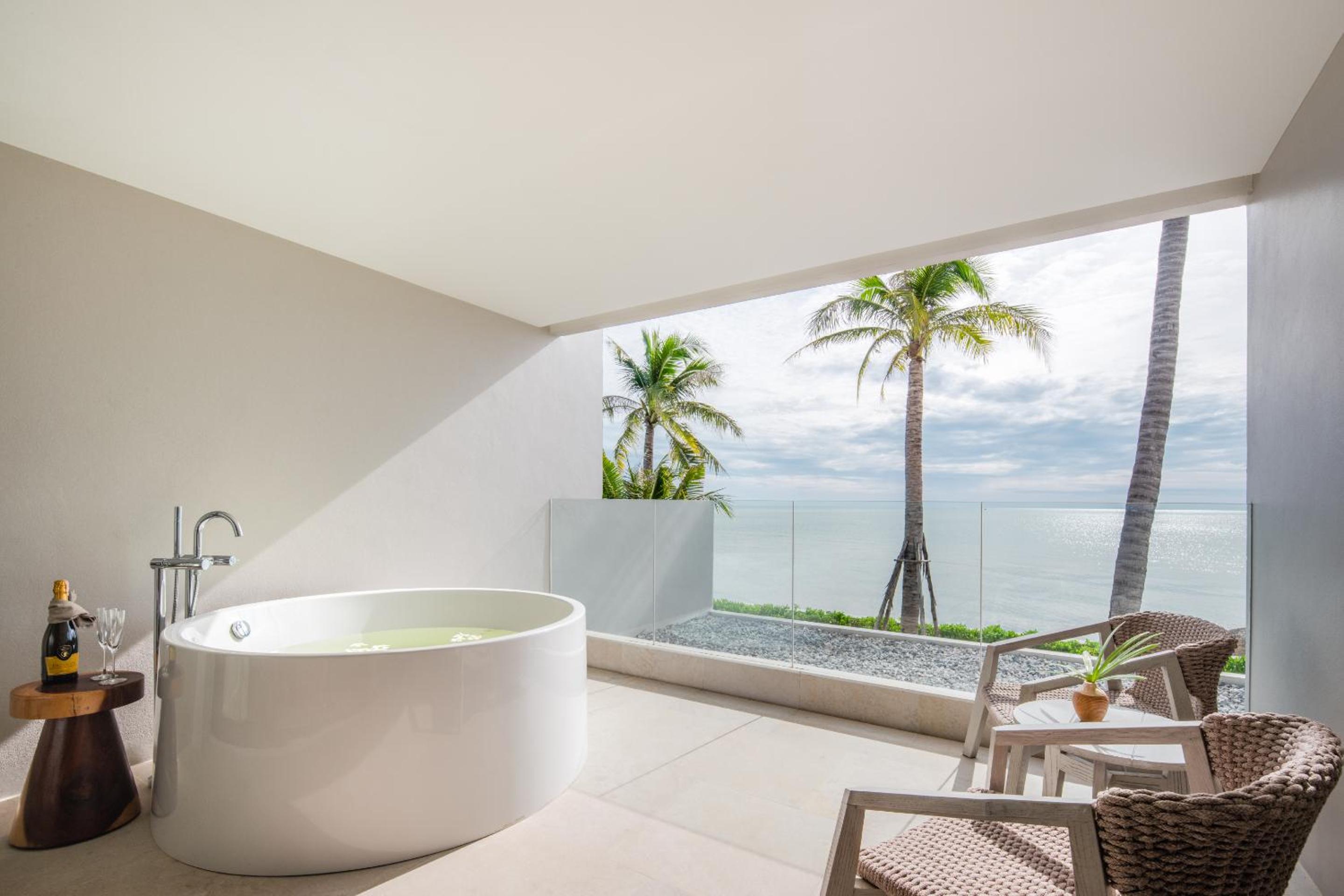 Deluxe Beachfront Twin - Photo 11