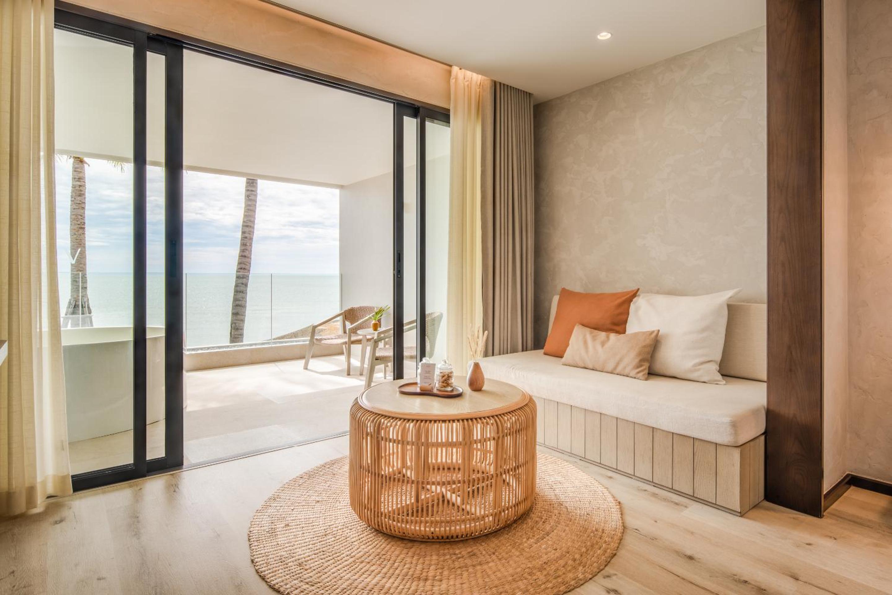 Deluxe Beachfront Twin - Photo 2