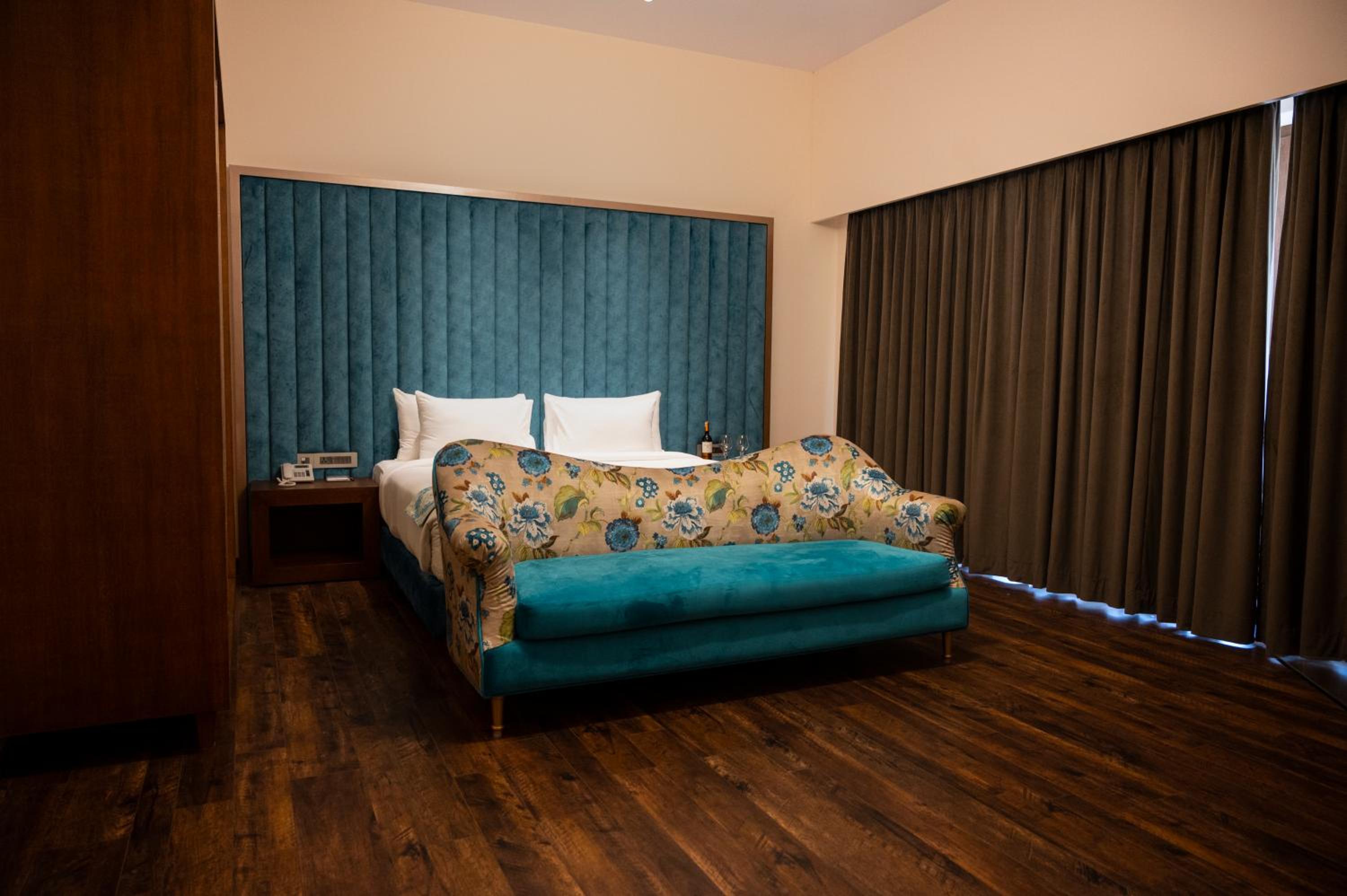 King Suite with Balcony photo 2