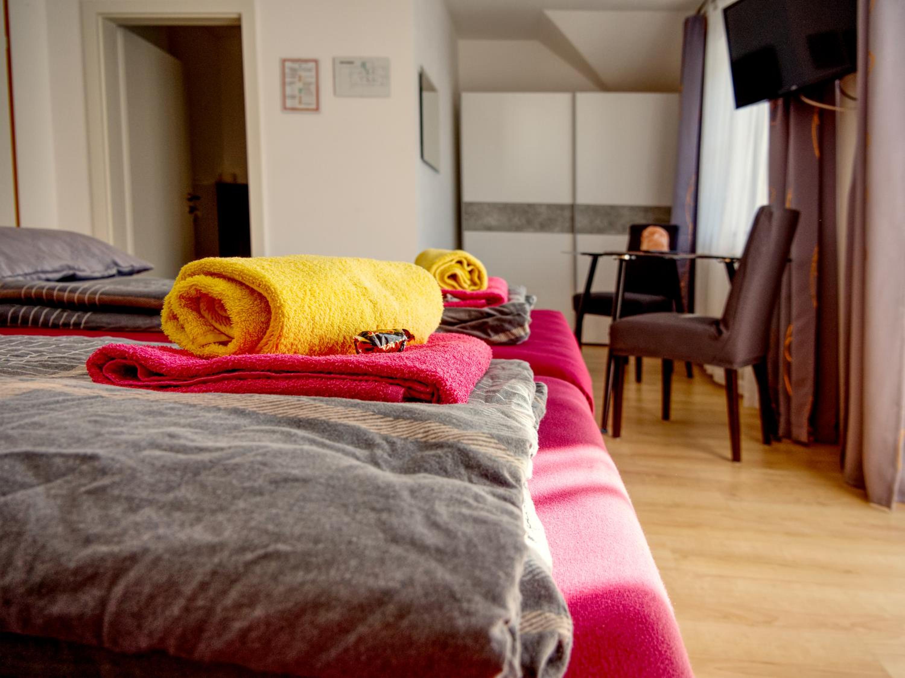 Twin Room with Balcony - Photo 10