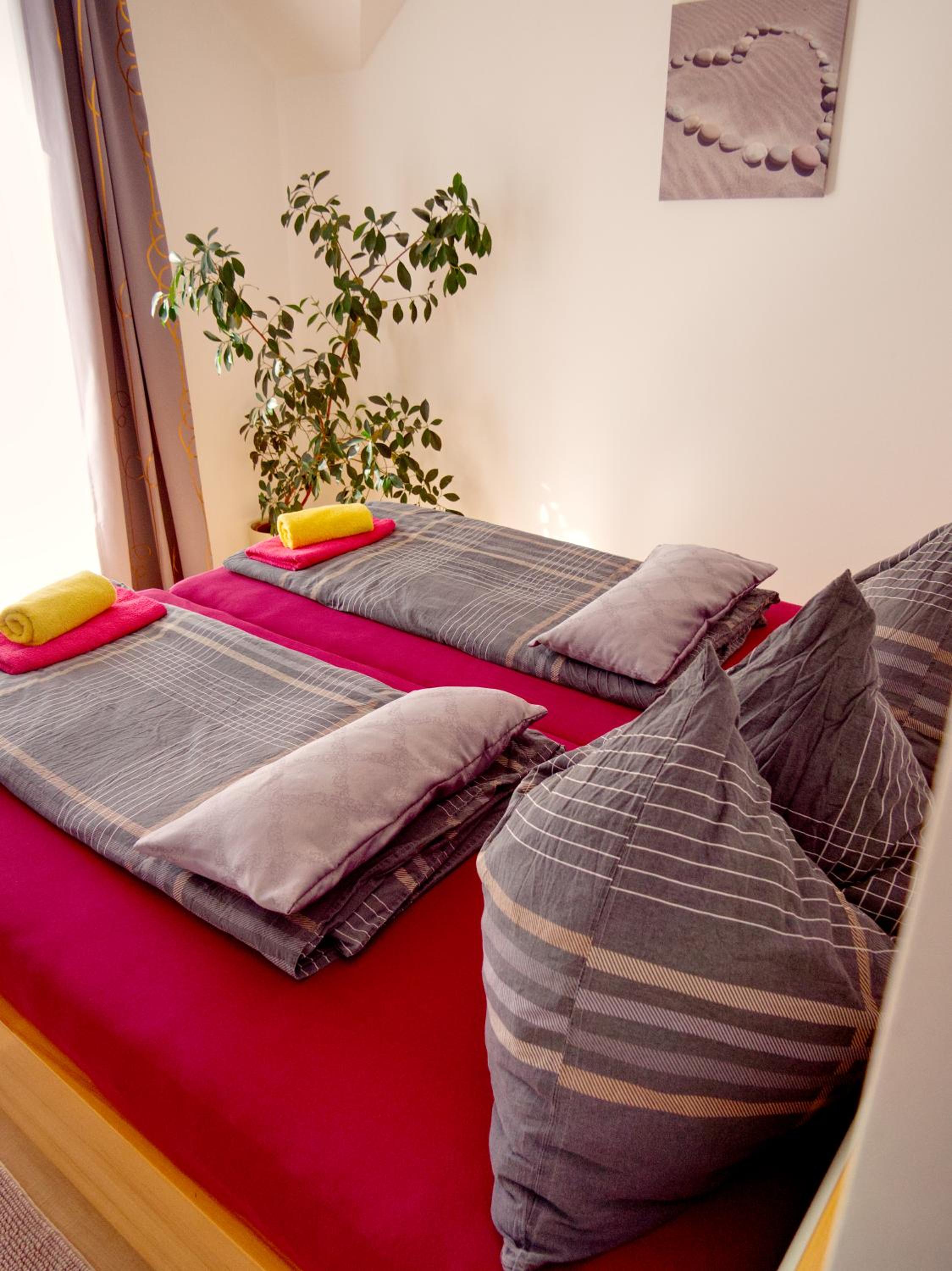 Twin Room with Balcony - Photo 2