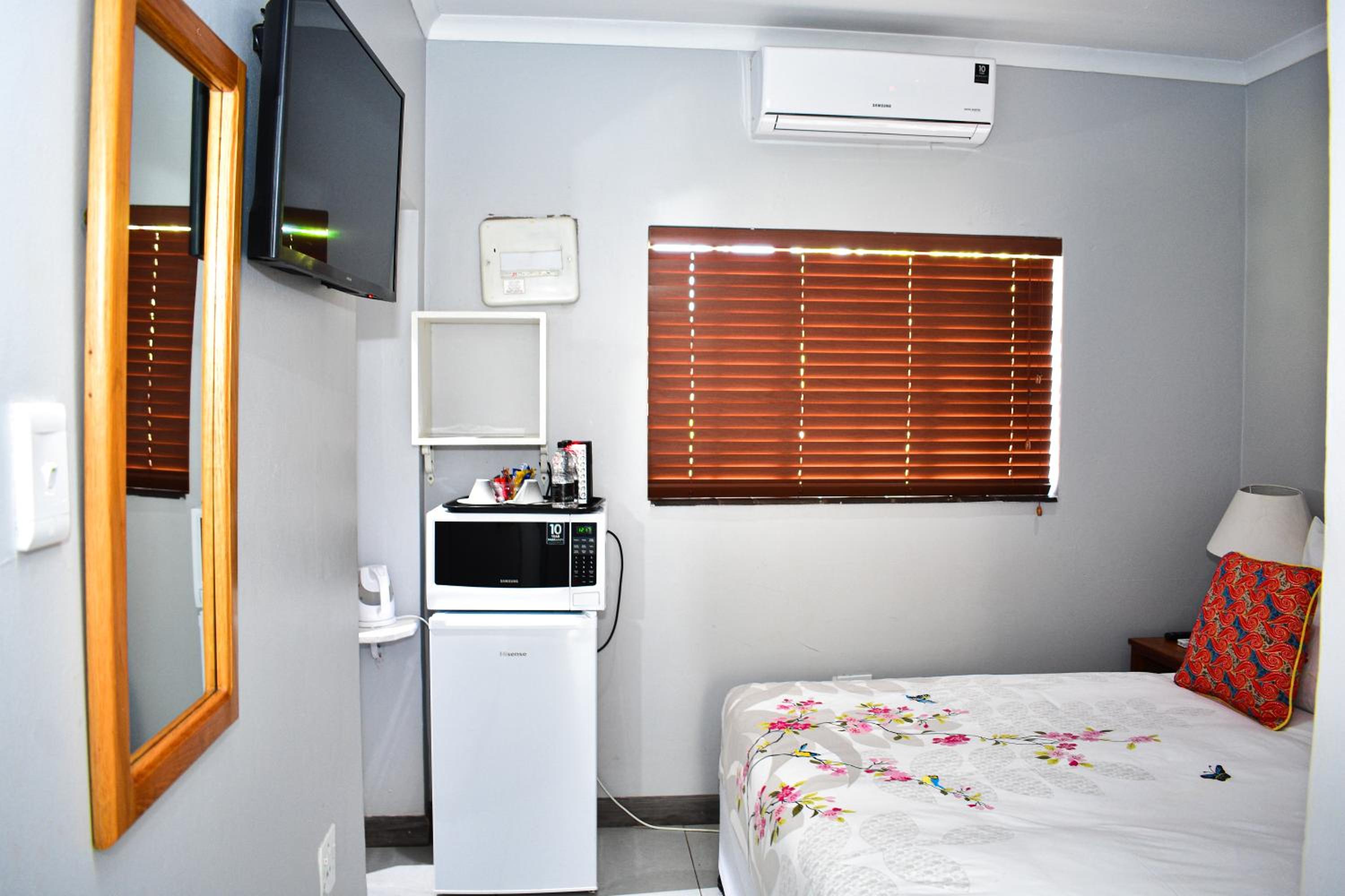 Double Room with Private Bathroom photo 1