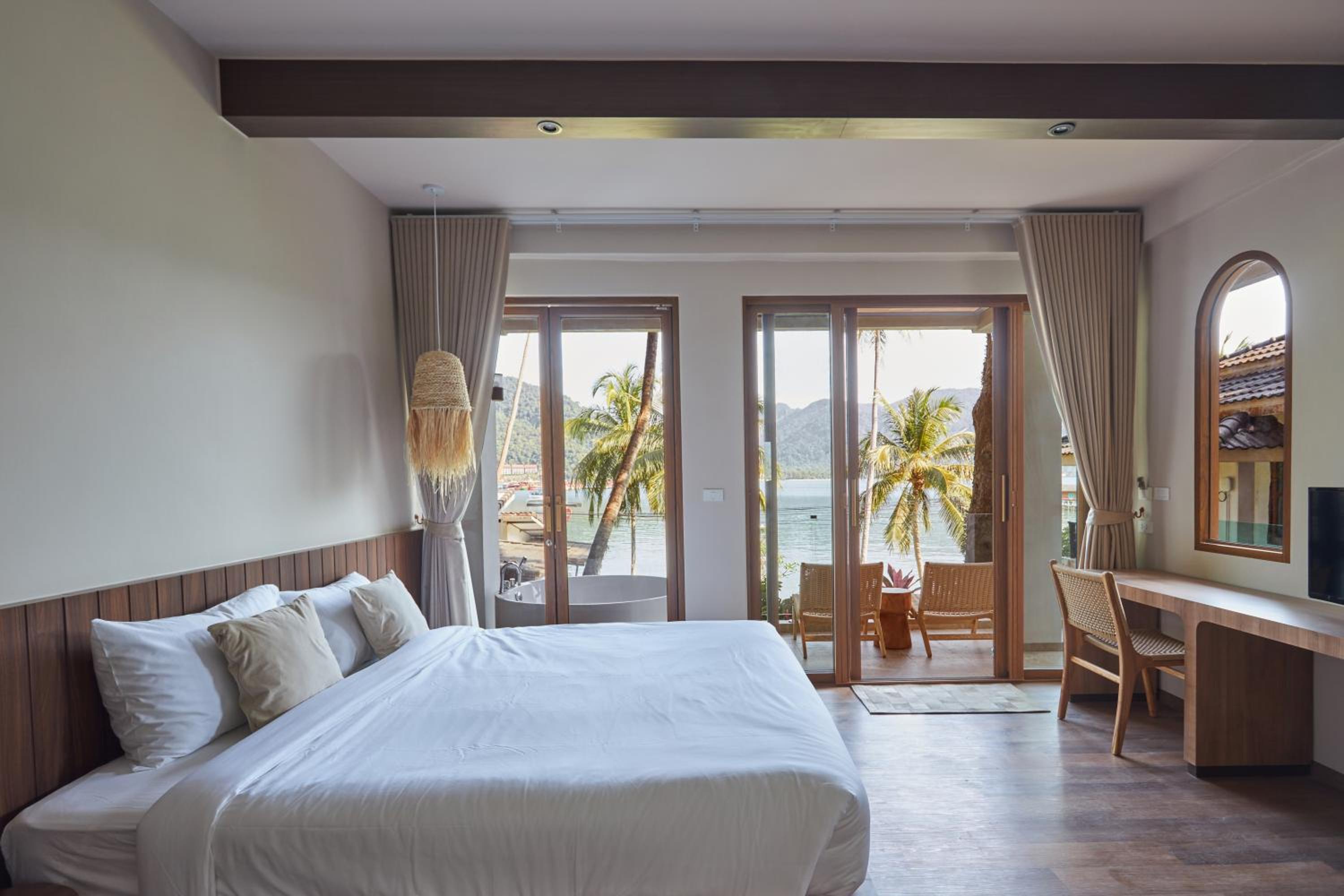 Deluxe Double Room with Bath photo 1