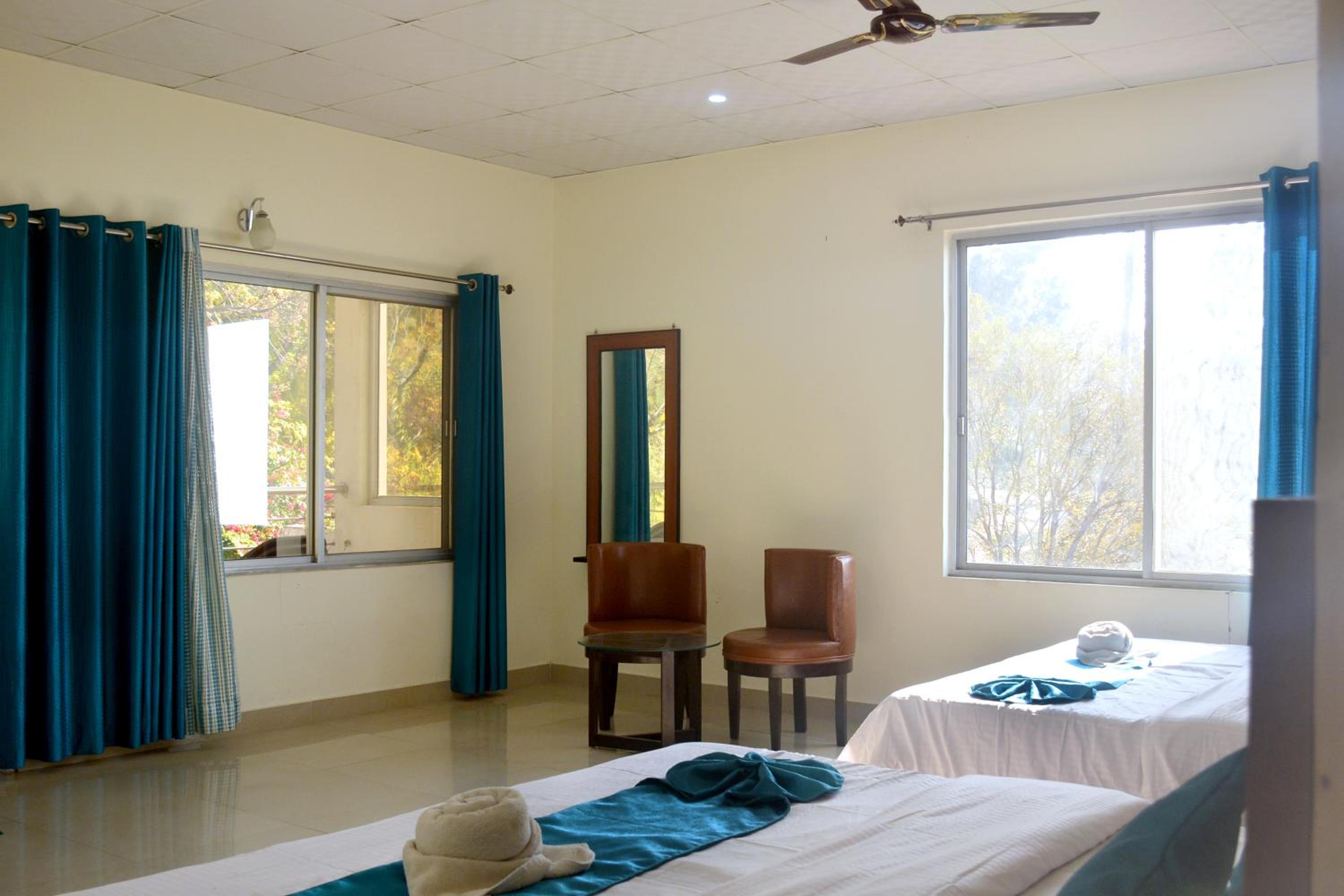 Family Suite with Balcony - Photo 4