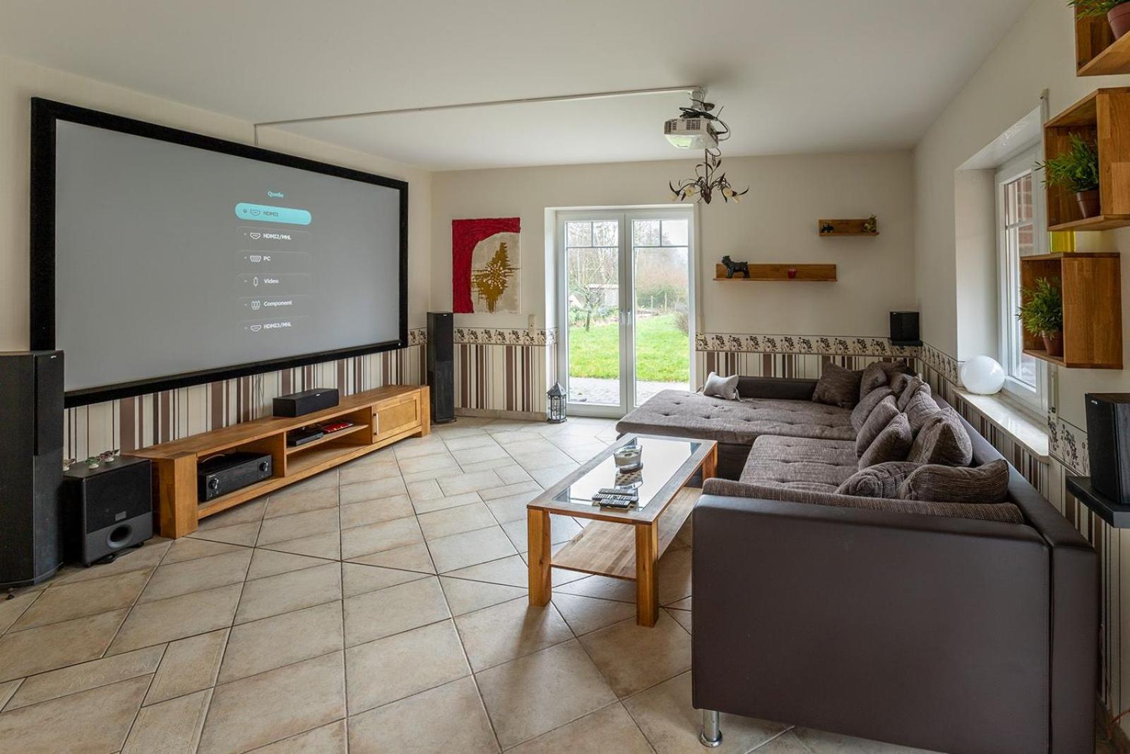 Five-Bedroom House photo 1
