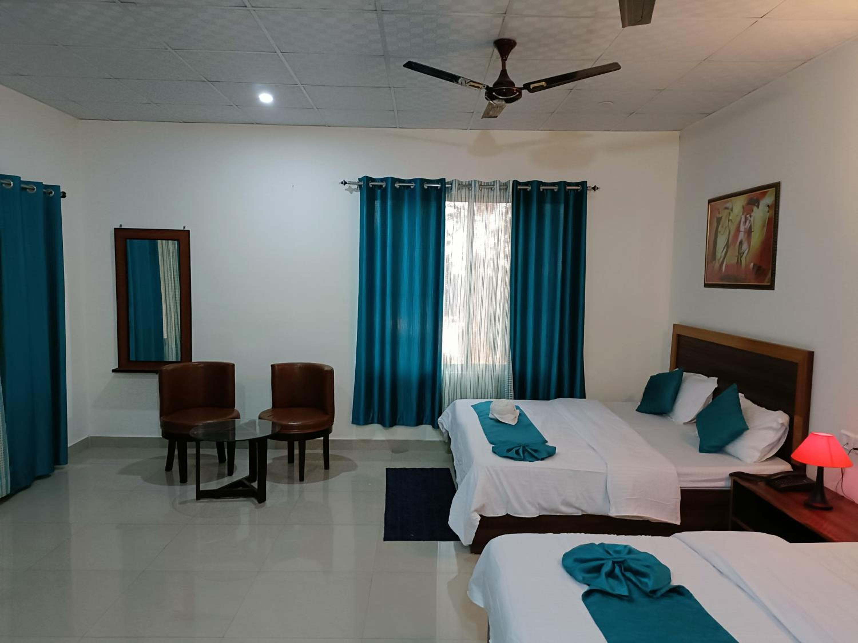 Family Suite with Balcony - Photo 6
