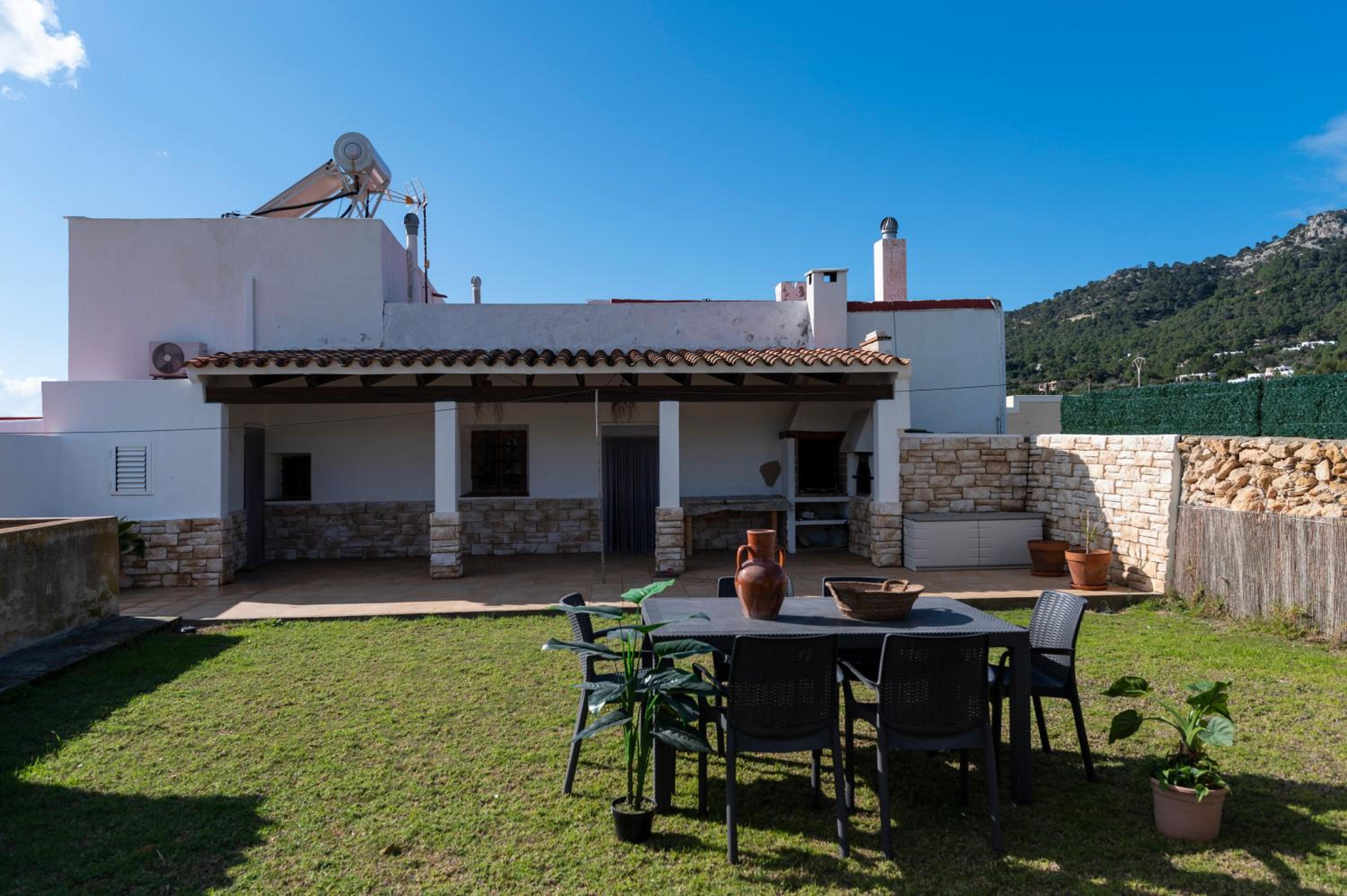Villa photo 3