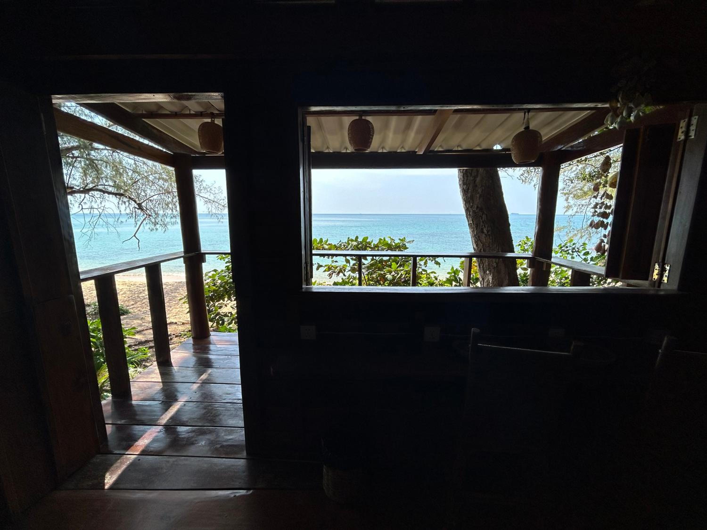 Bungalow - Beach Front - Photo 13