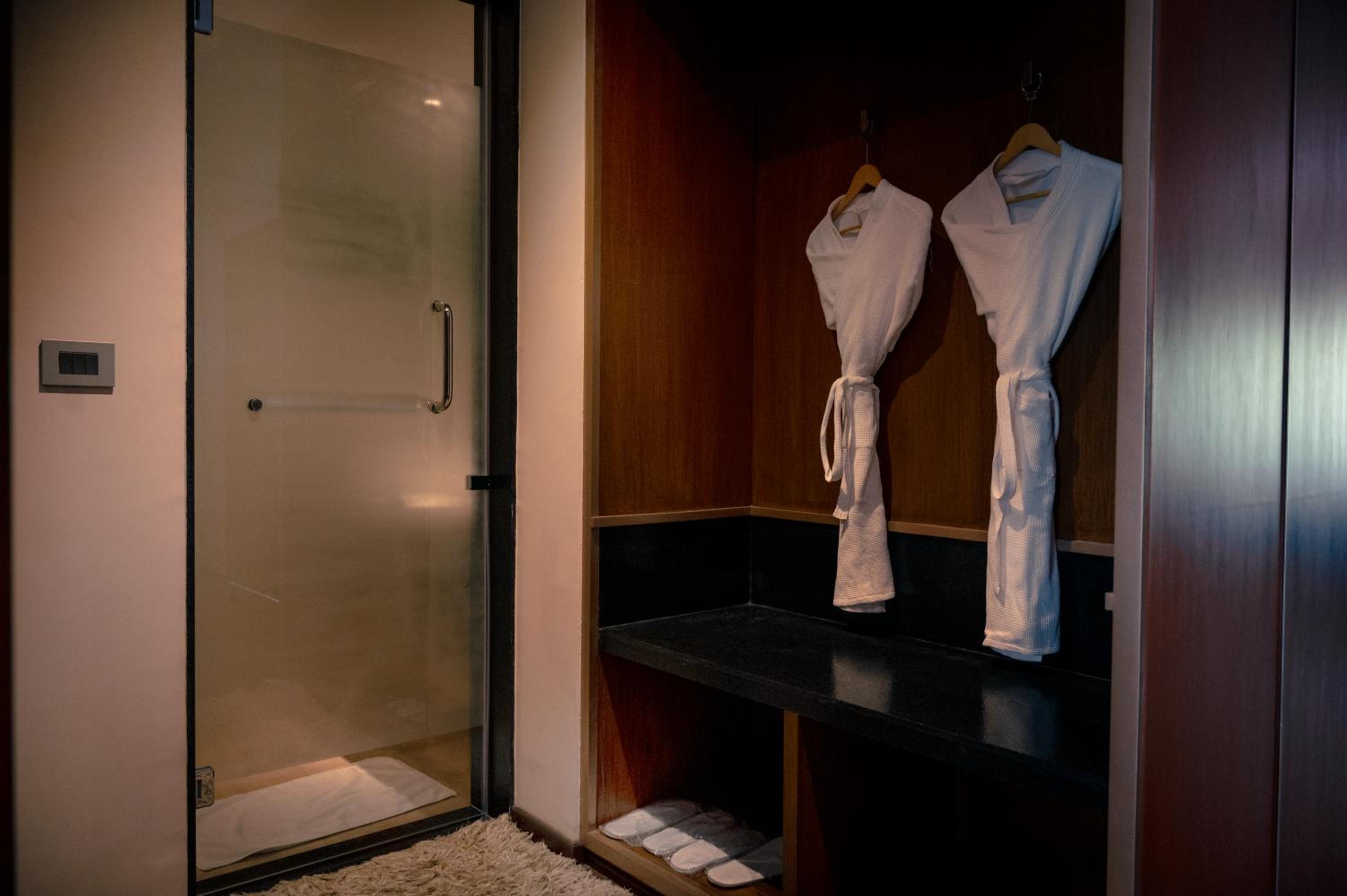 Suite - Photo 6