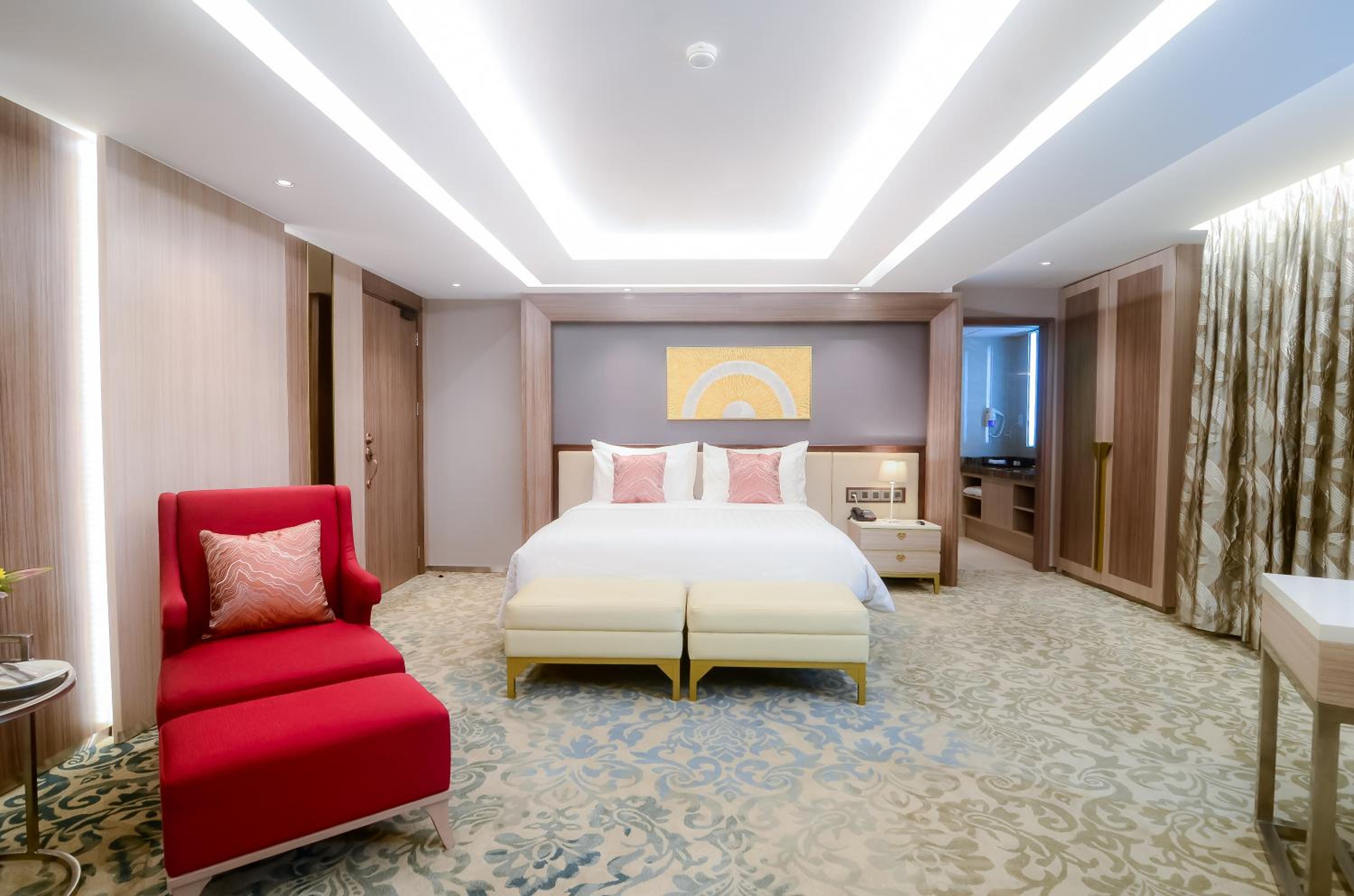 Suite - Photo 3