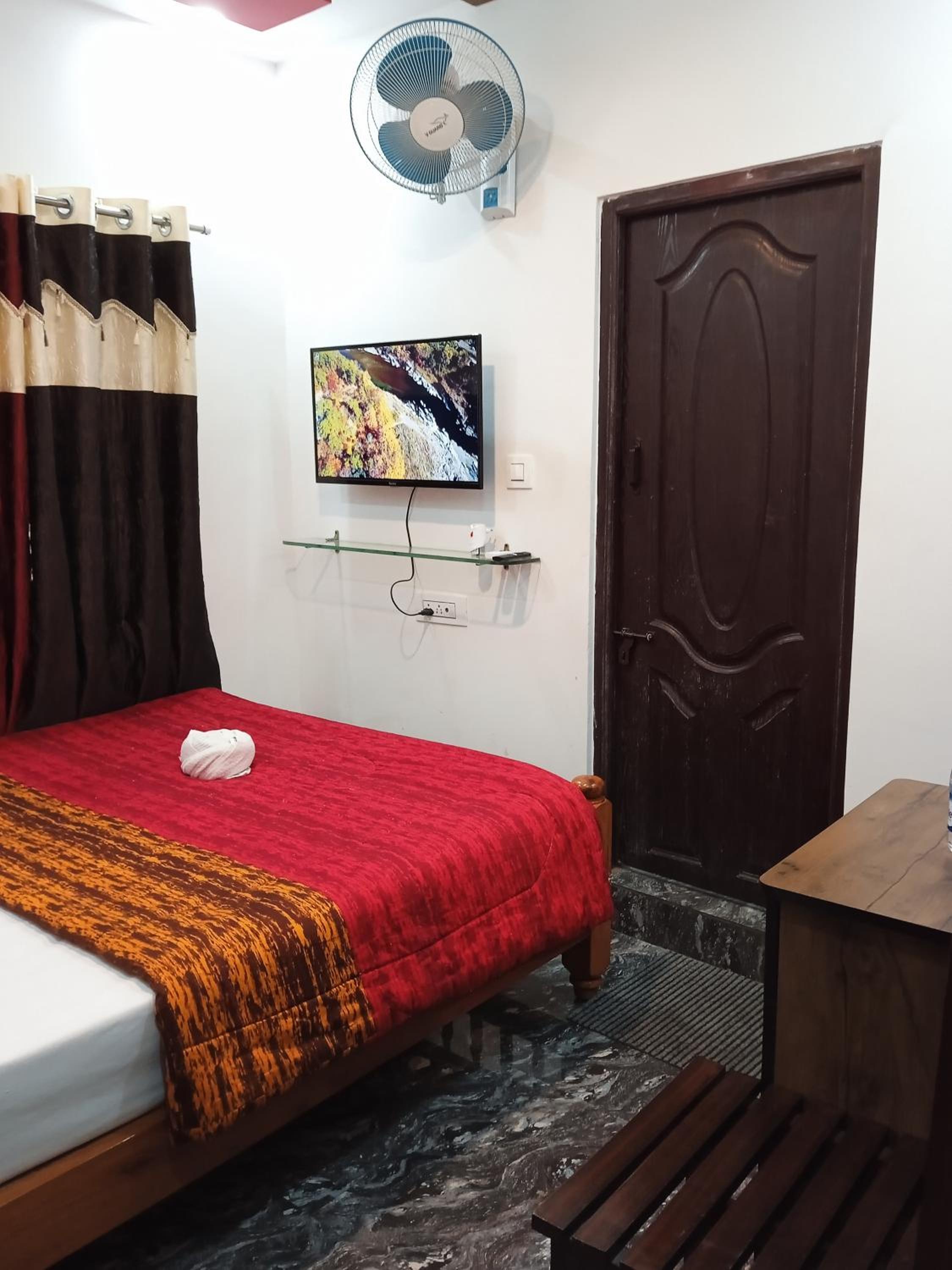 Deluxe Double Room (2 Adults + 1 Child) photo 1